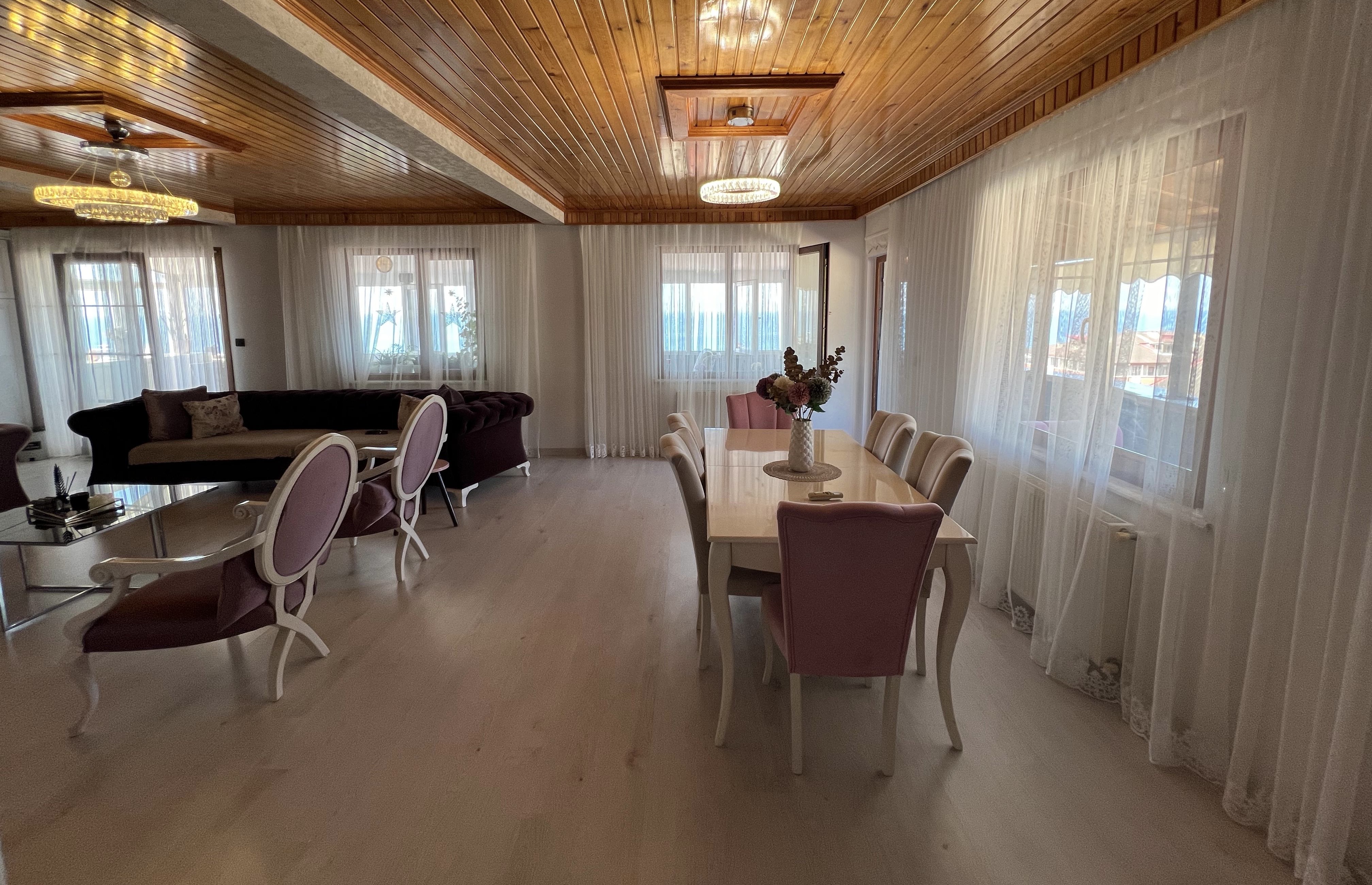 PELİTLİ DE SATILIK 4+1 280 M2 DAİRE