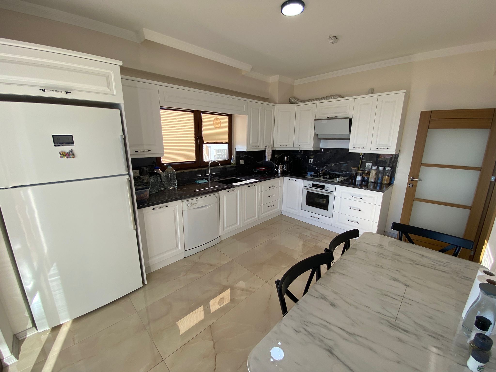 Kaşüstü Mah. satılık  3+1 eşyalı daire