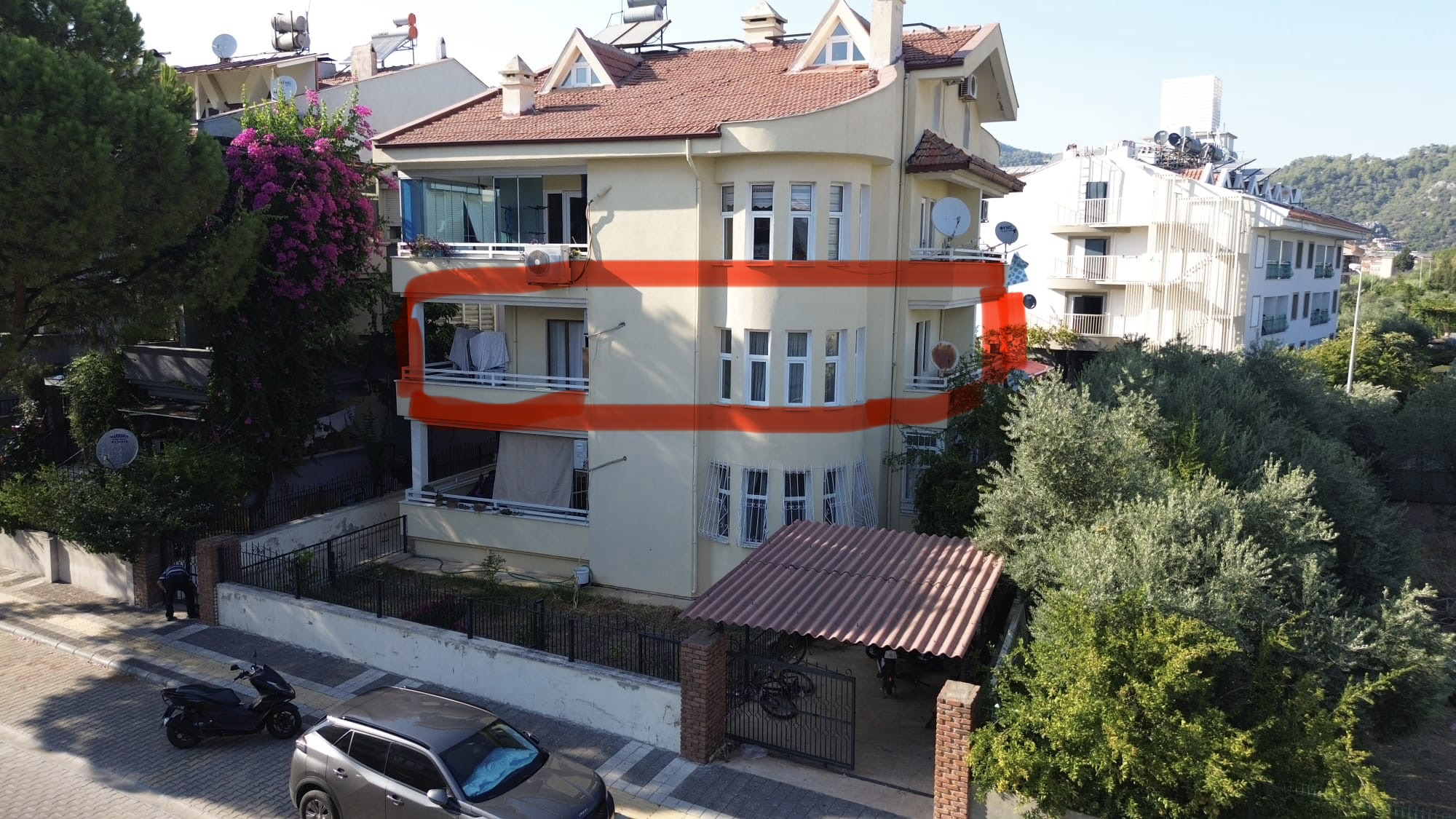 MARMARİS ARMUTALAN'DA SAHİLE 950MT.2+1 AYRI MUTFAK SATILIK DAİRE
