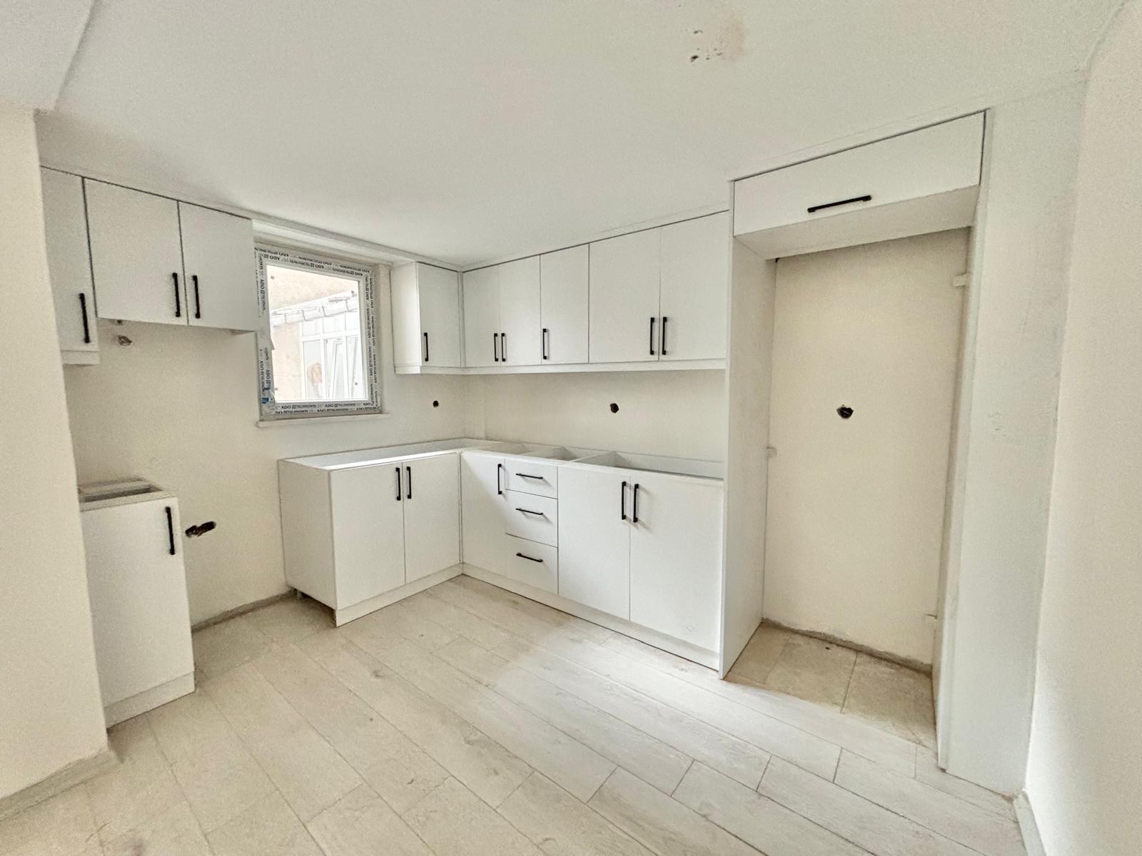 ŞARKİYE SATILIK-OFİS YAN SOKAĞI