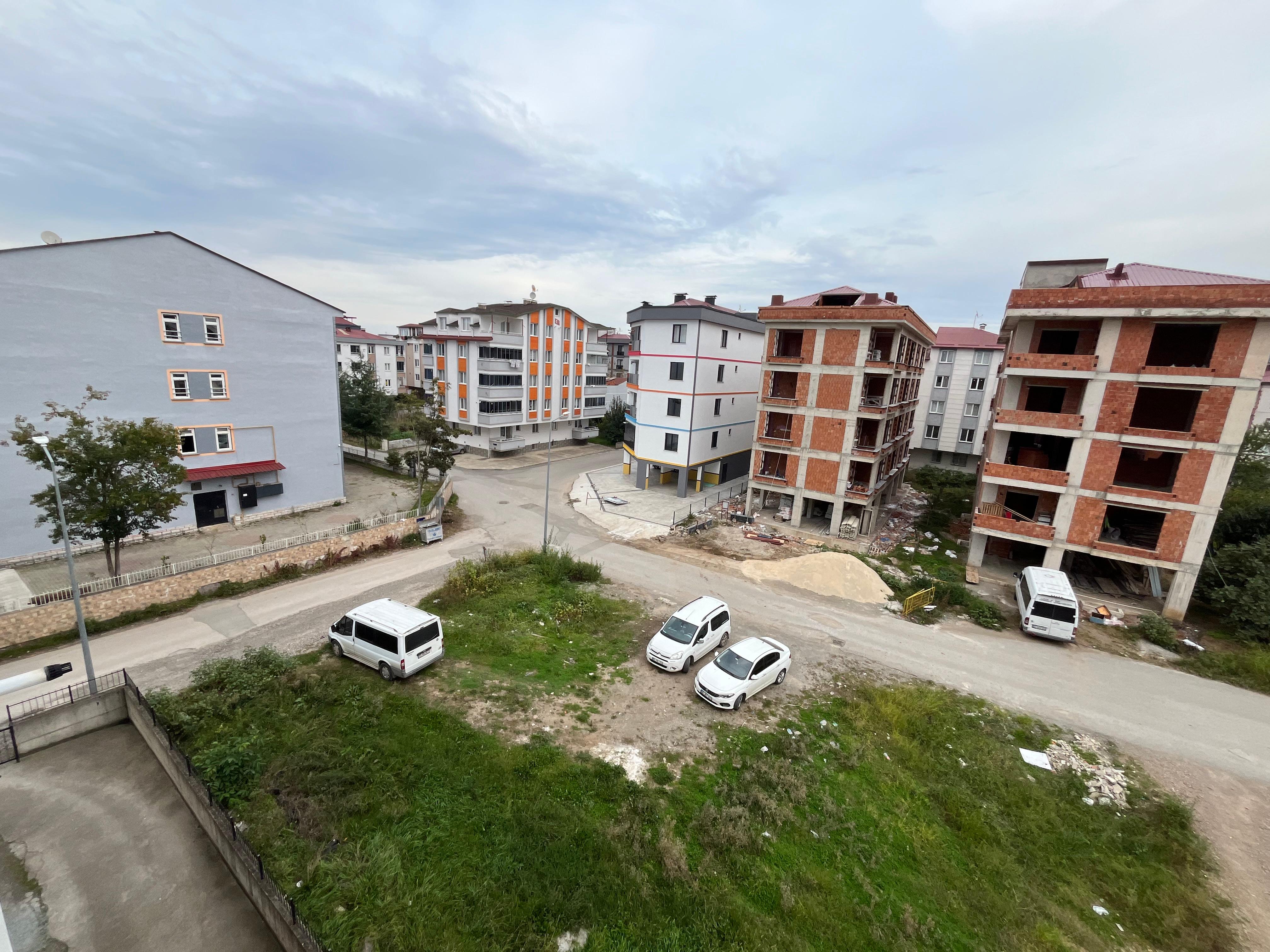 CUMHURİYET MAHALLESİ E-BEBEK KARŞISI SATILIK 1+1 DAİRE