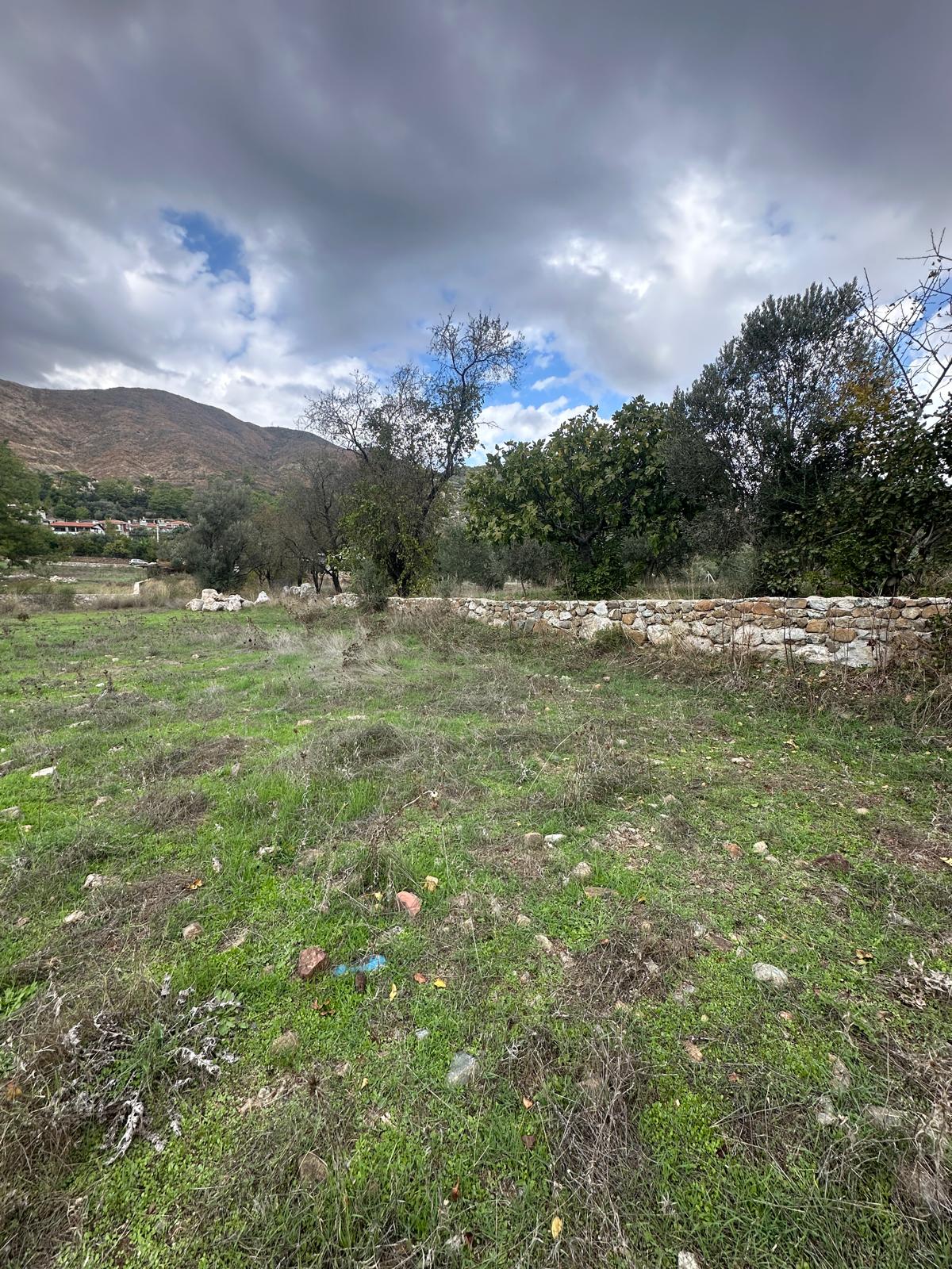 HİSARÖNÜ VİLLA ONAYLI 1 DÖNÜME YAKIN ARAZİ