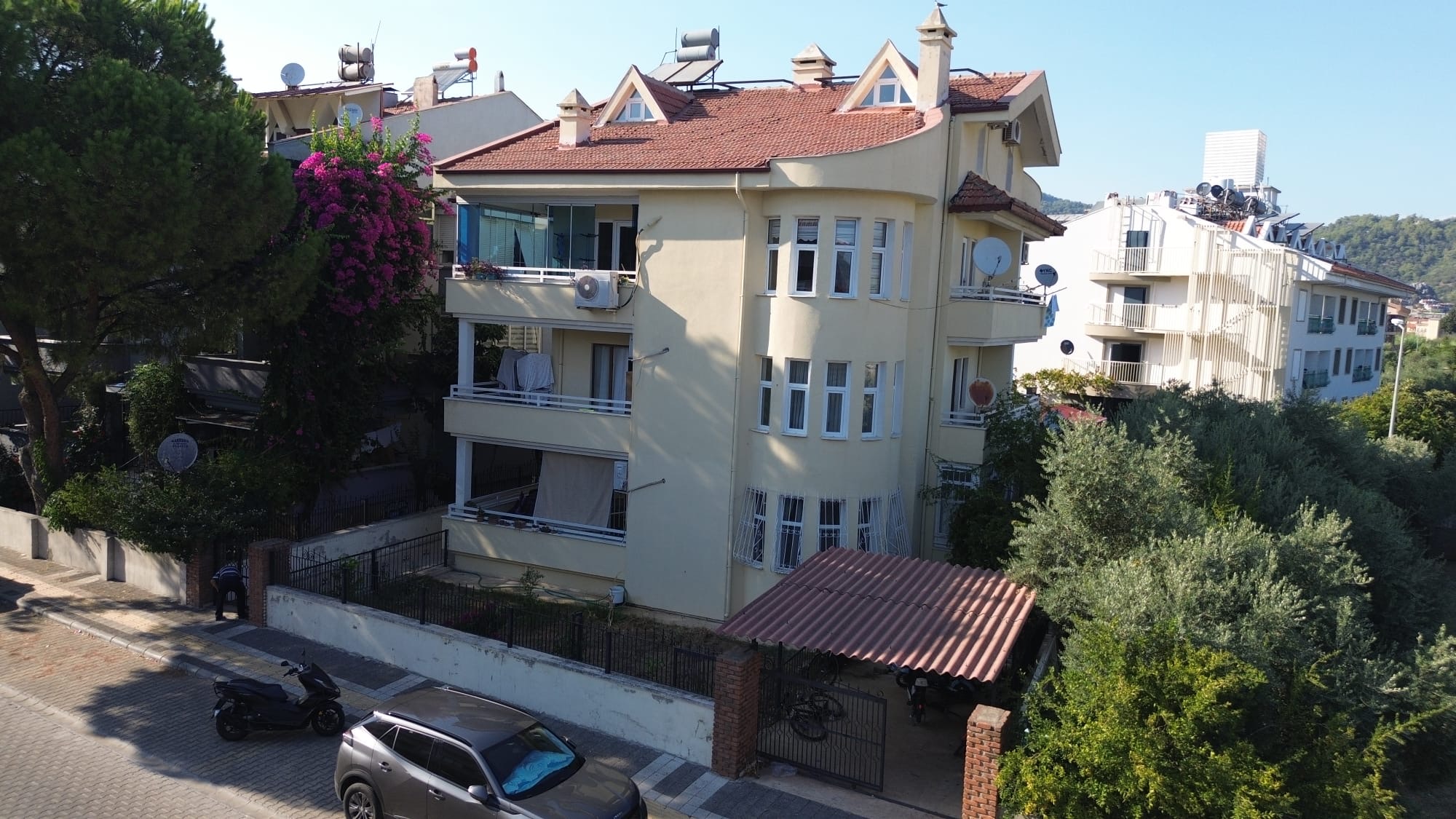 MARMARİS ARMUTALAN'DA SAHİLE 950MT.2+1 AYRI MUTFAK SATILIK DAİRE