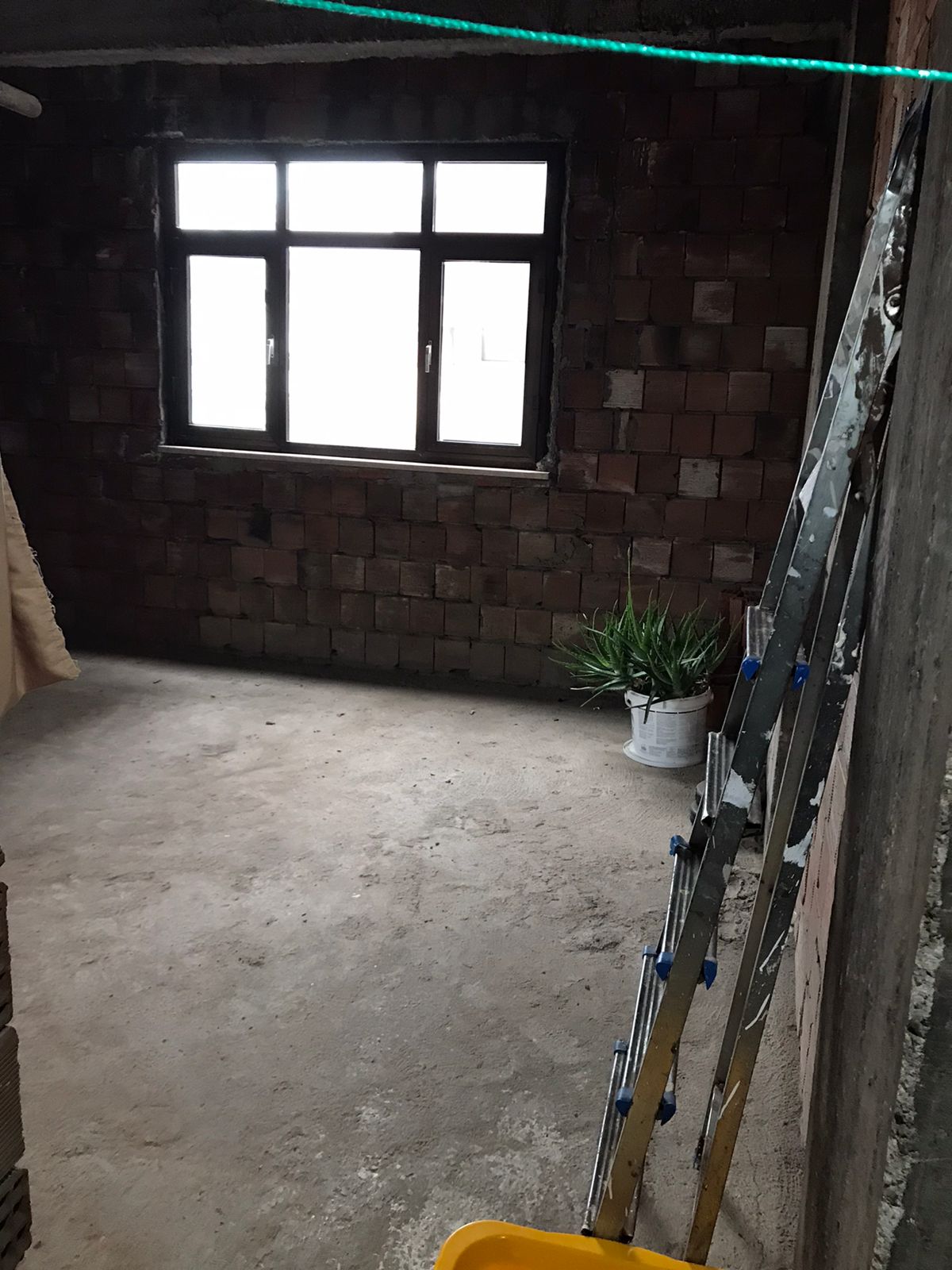 MABEL TOPALOĞLUNDAN BAHÇECİKTE KARGAS DAİRE