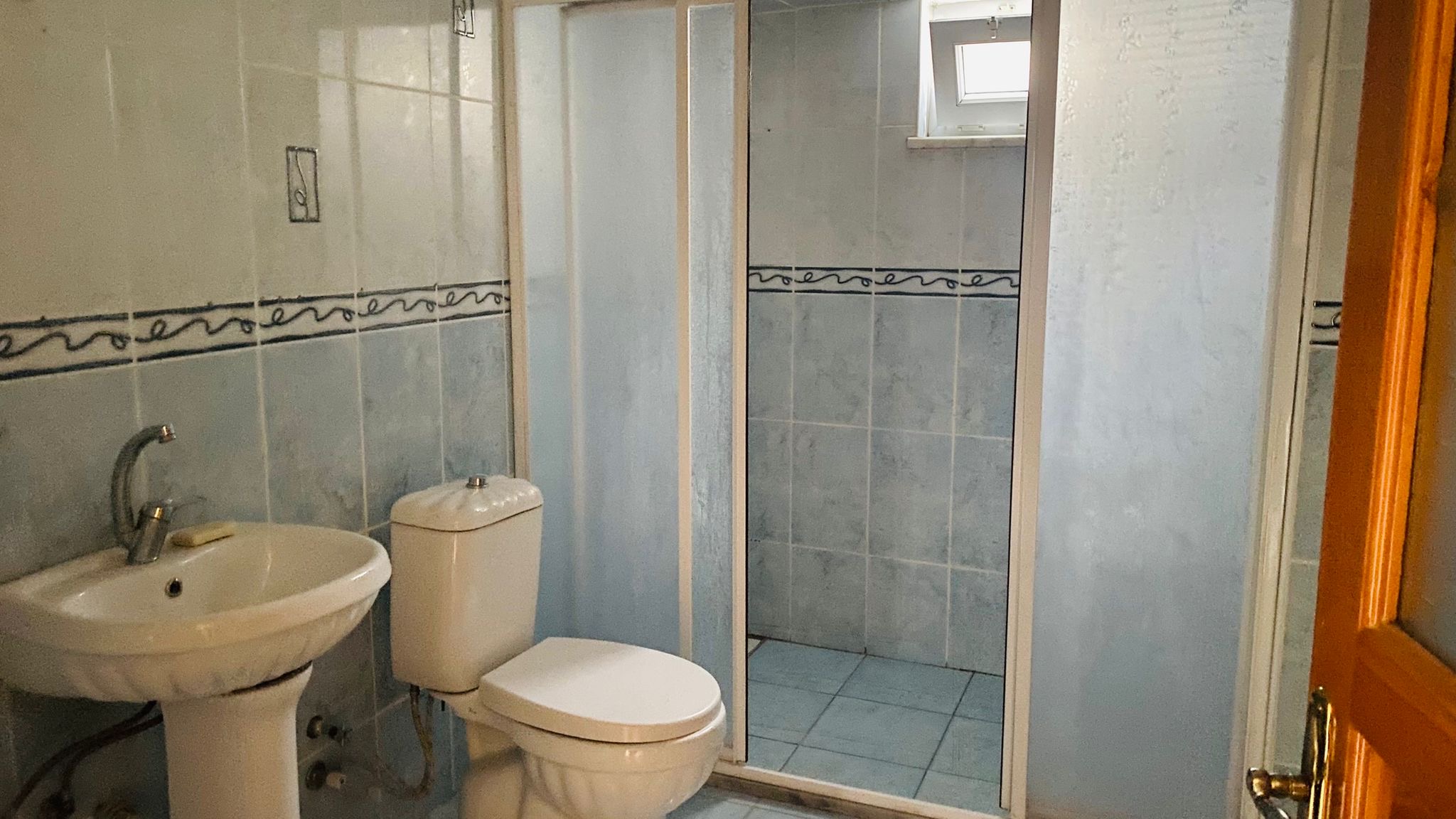 ESENEVLER TRAMWAY DURAĞI KARŞISI ARA KAT KİRALIK DAİRE