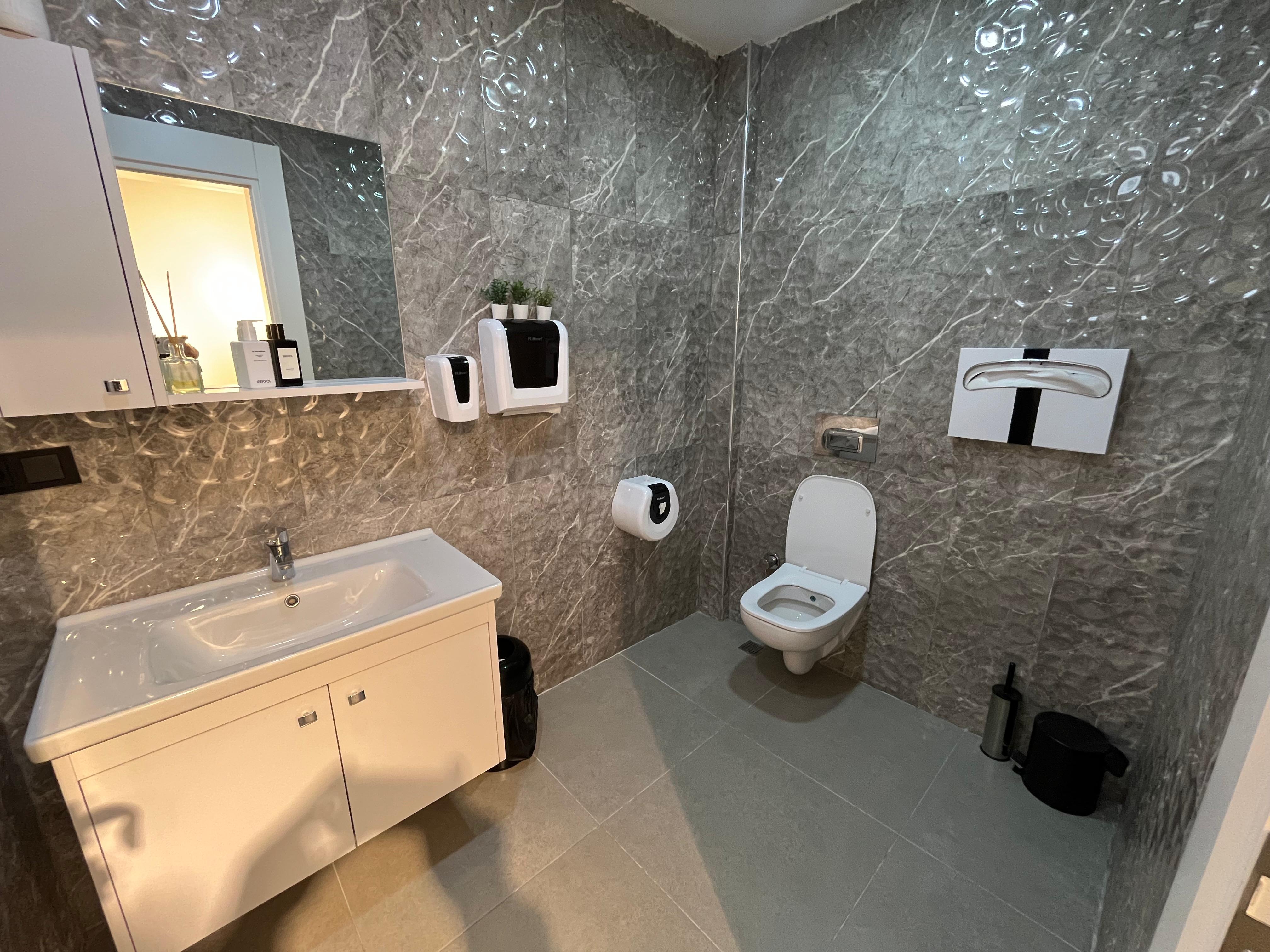 AKYAZI MAHALL DEVREN KİRALIK LÜKS İŞYERİ