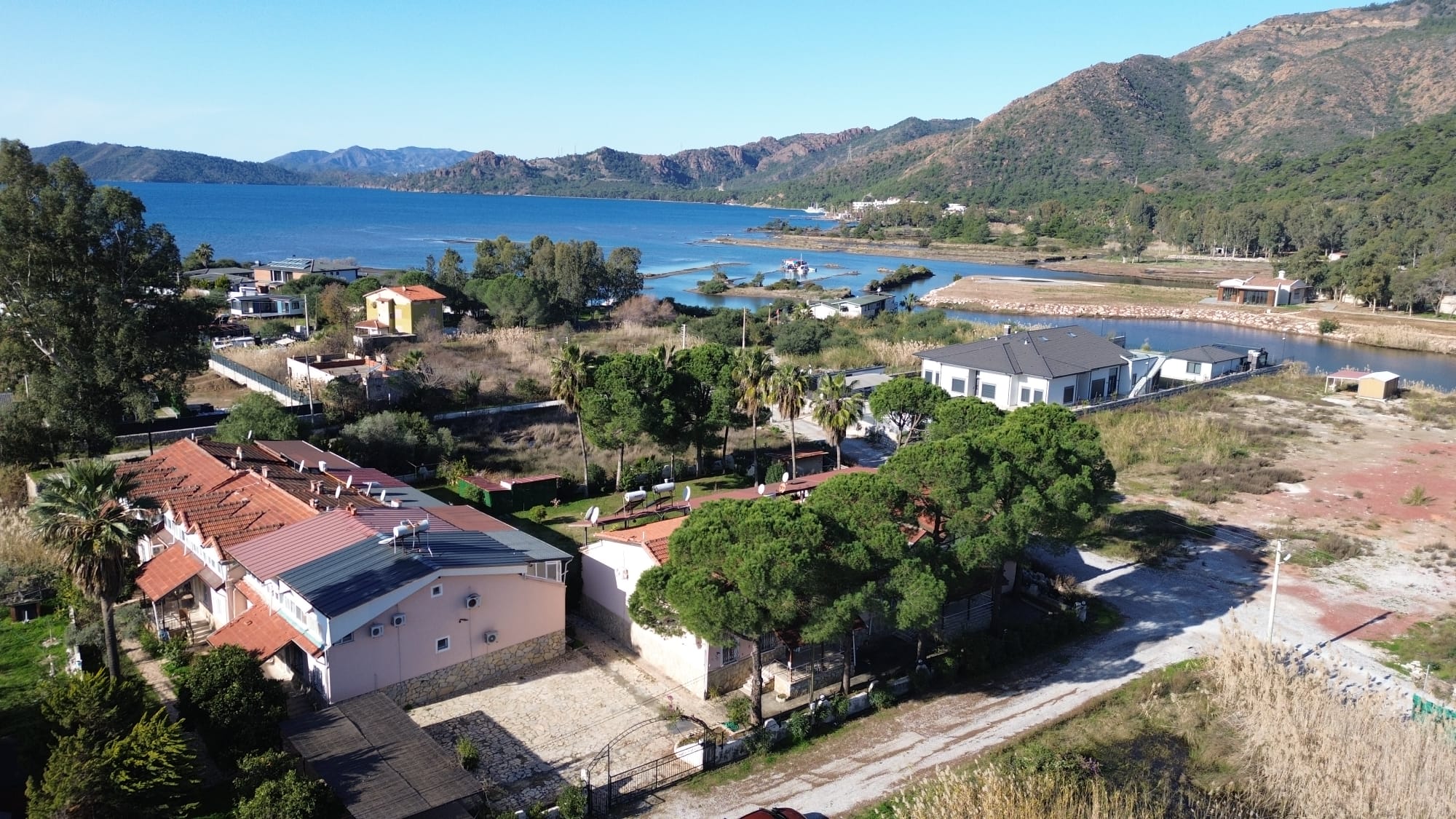 MARMARİS HİSARÖNÜNDE DENİZE 100 MT MESAFEDE 2+1 DAİRE