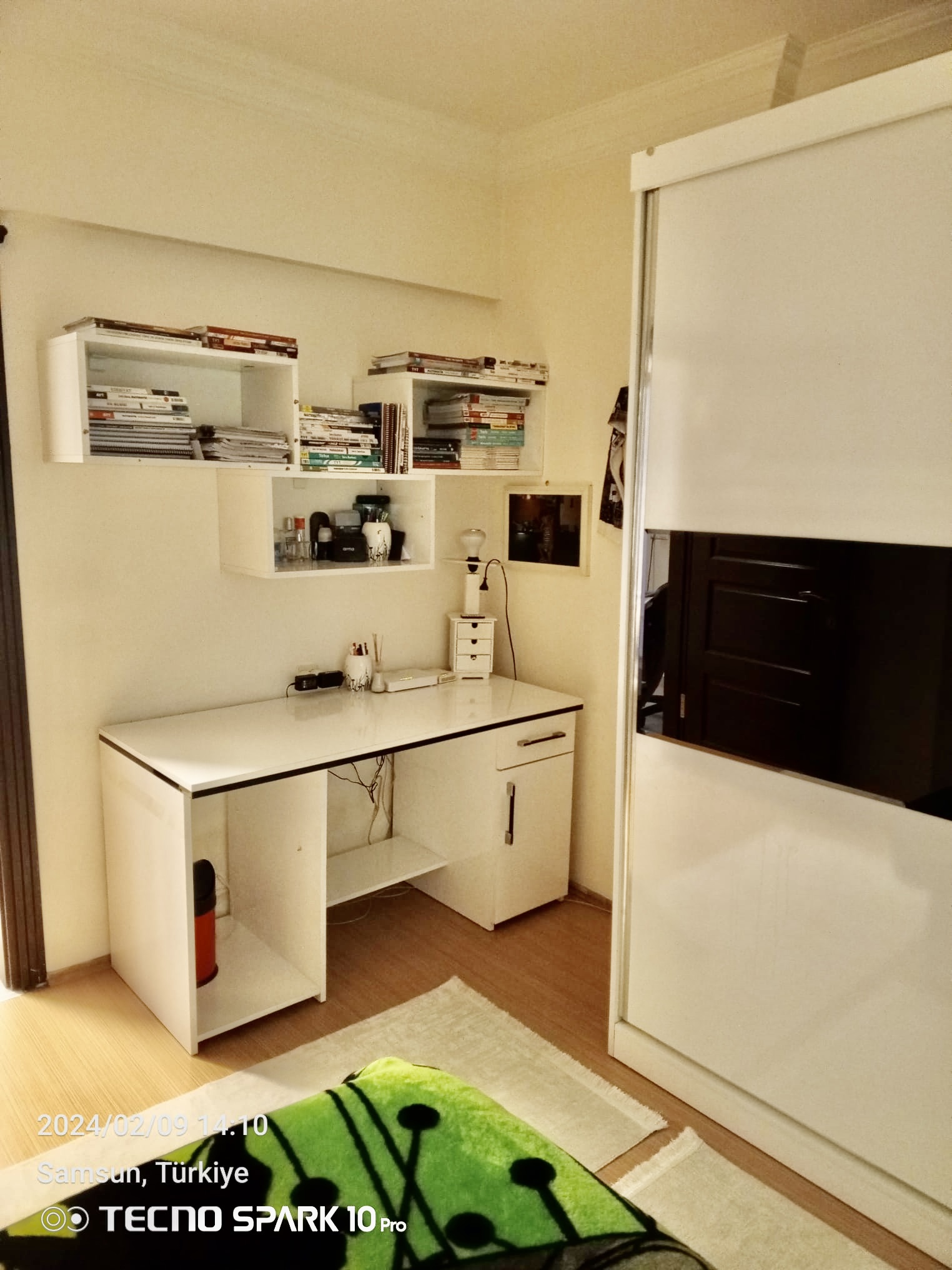 MERKEZİ KONUMDA ARA KAT OTOPARKLI 3+1 DAİRE