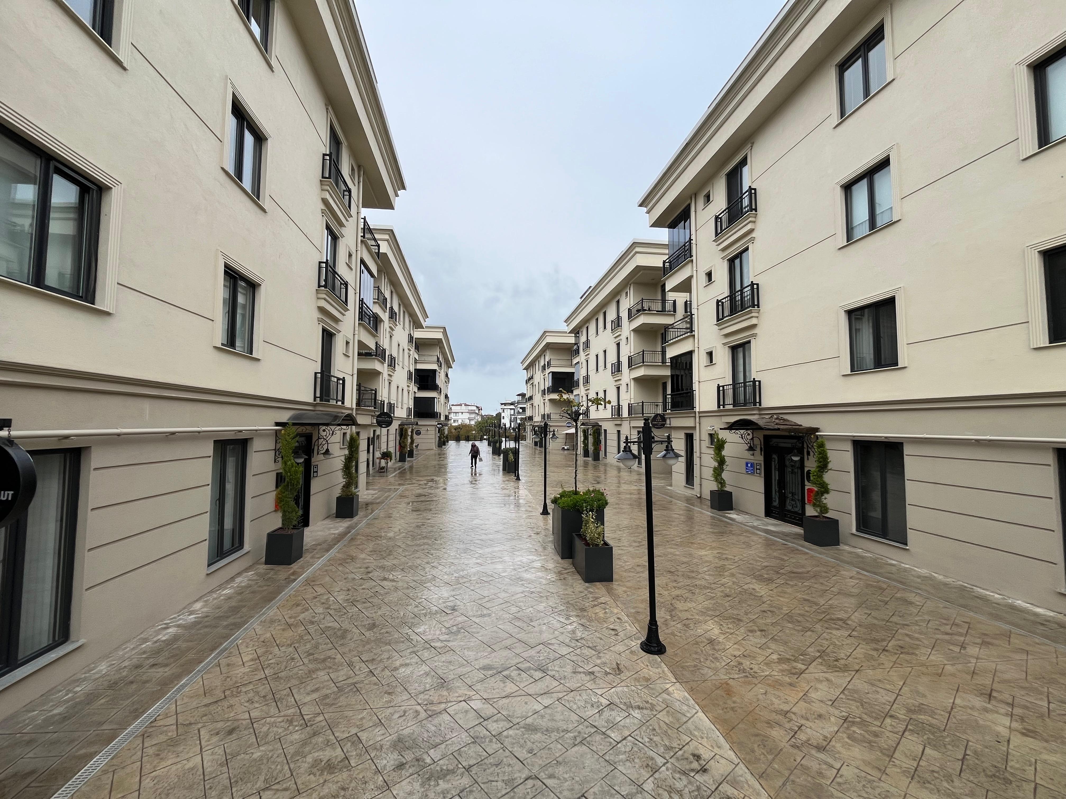 AKYAZI MAHALL DEVREN KİRALIK LÜKS İŞYERİ