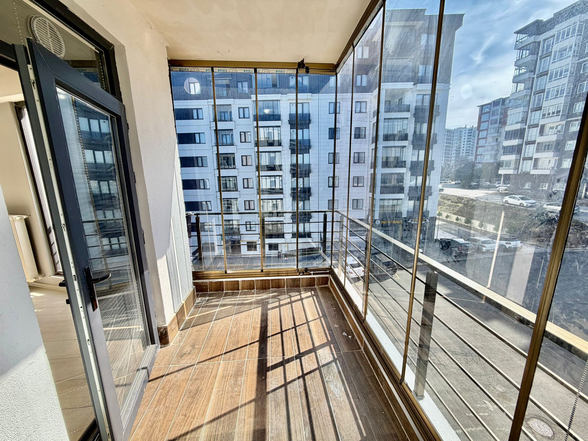 MABEL'DEN ŞİMŞEKLER PETROL KARŞISI ANA YOL GÜZERGAHI LÜX 3+1