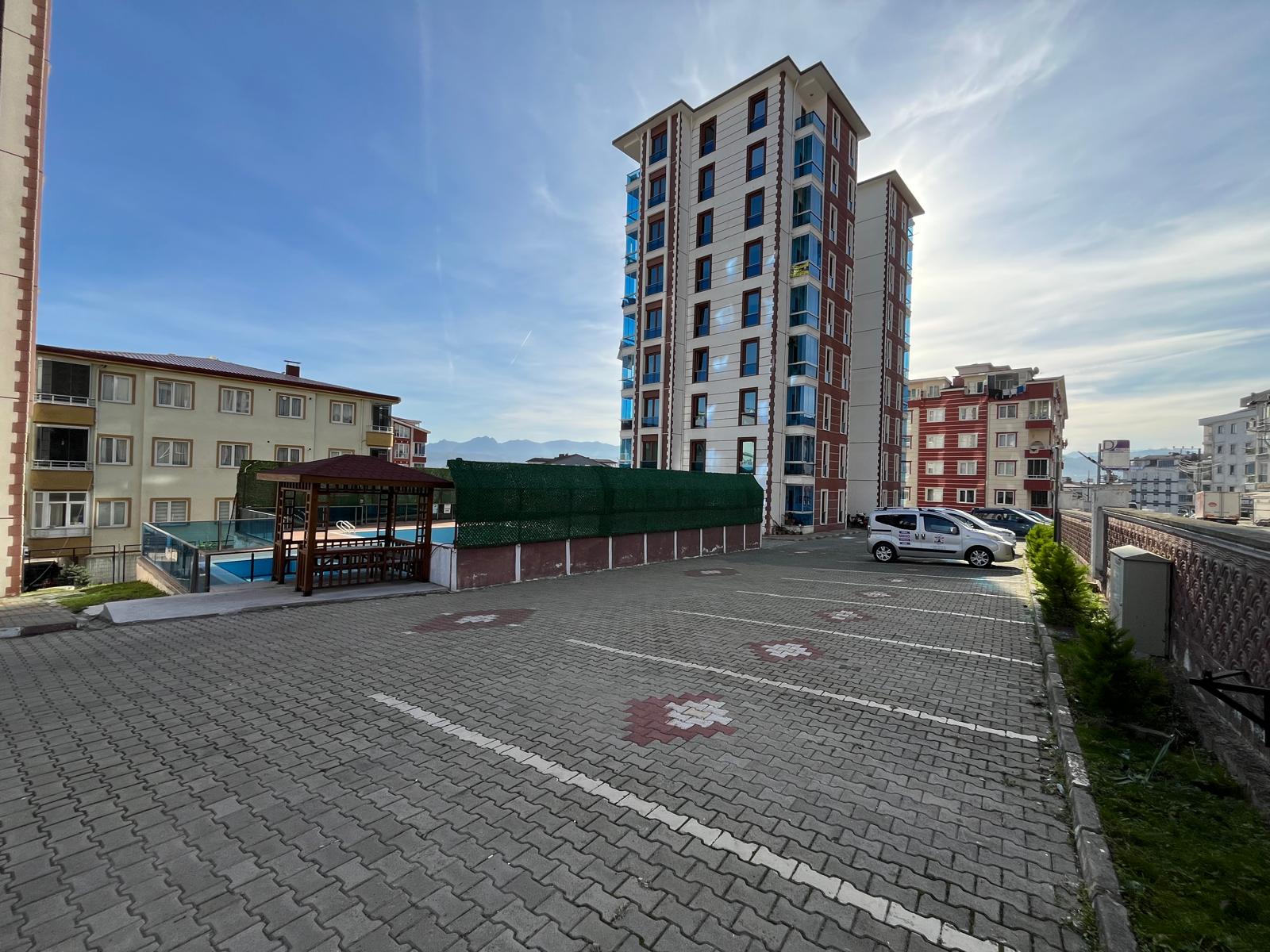 MABEL GAYRİMENKUL-ŞAHİNCİLİ M.-ÇAĞLAYAN SİTESİNDE HAVUZLU 3+1