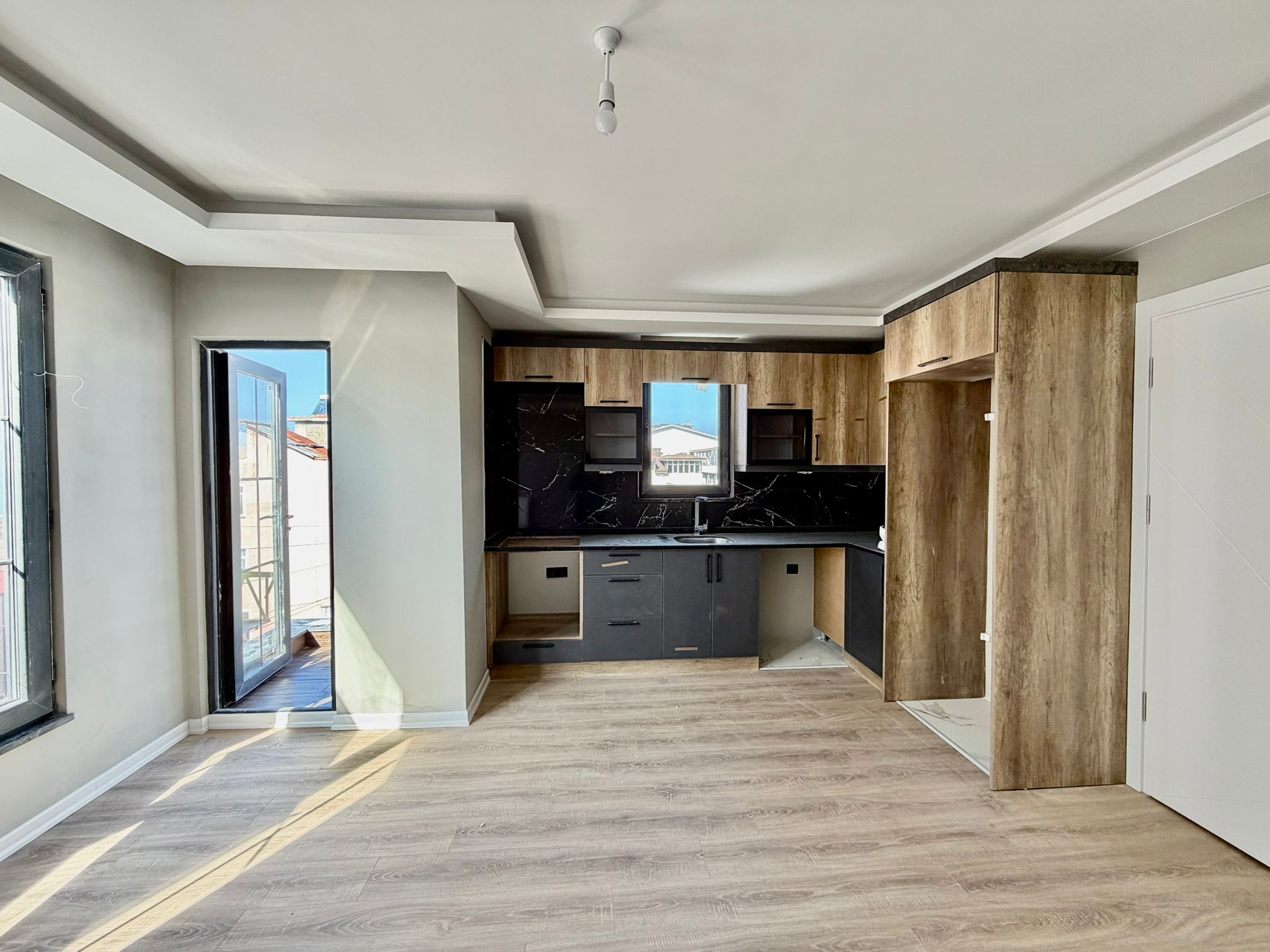 GÖLEVİ BATIPARK KARŞISI DENİ MANZARALI,PLAJ YAKININDA 3.KAT 1+1