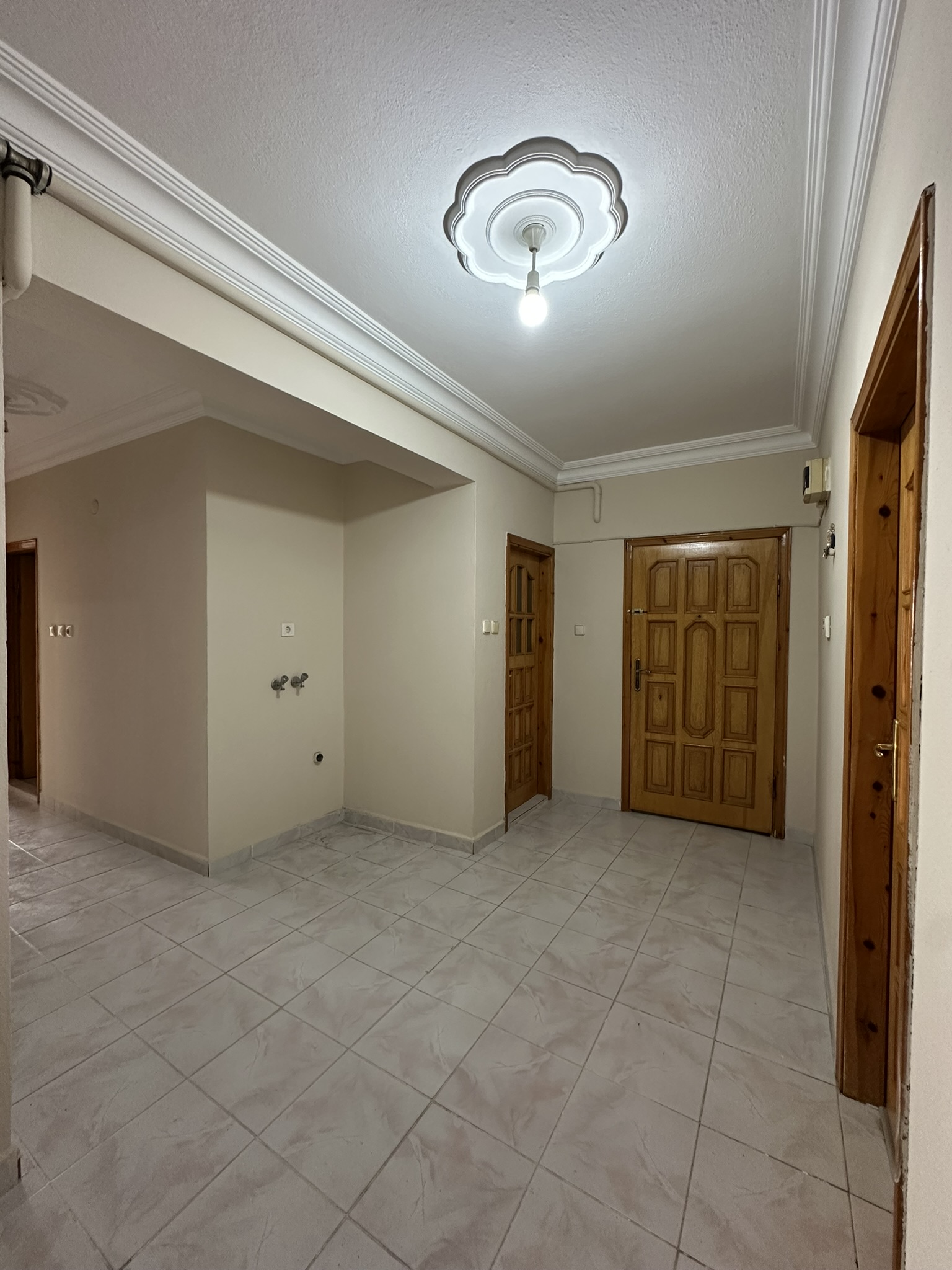 HACI HÜSEYİN MAH. POYRAZ SOKAK ASANSÖRLÜ DOĞALGAZLI 3+1 KİRALIK DAİRE