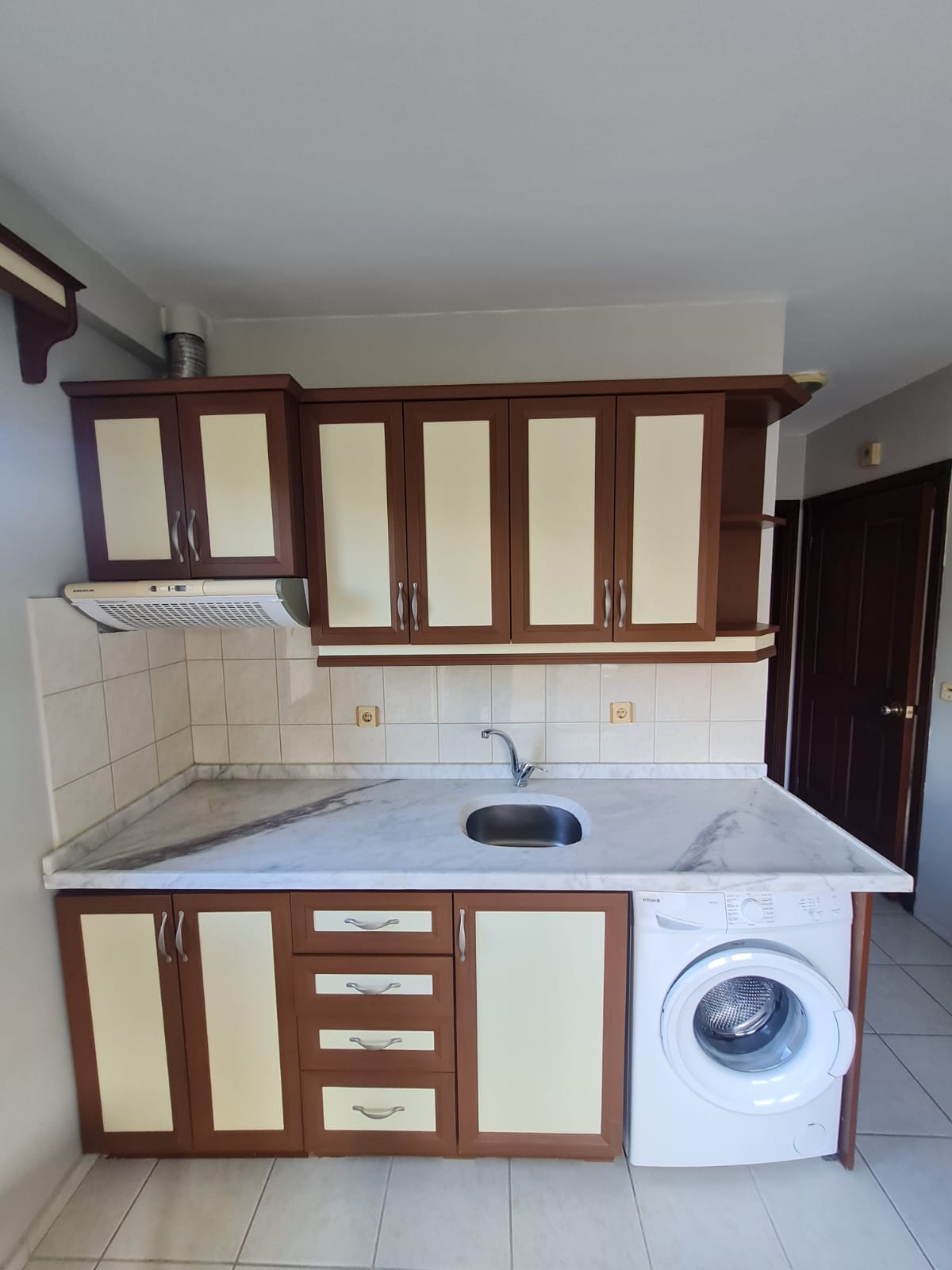 Marmaris İçmeler'de eşyalı bayana kiralık 1+1 daire