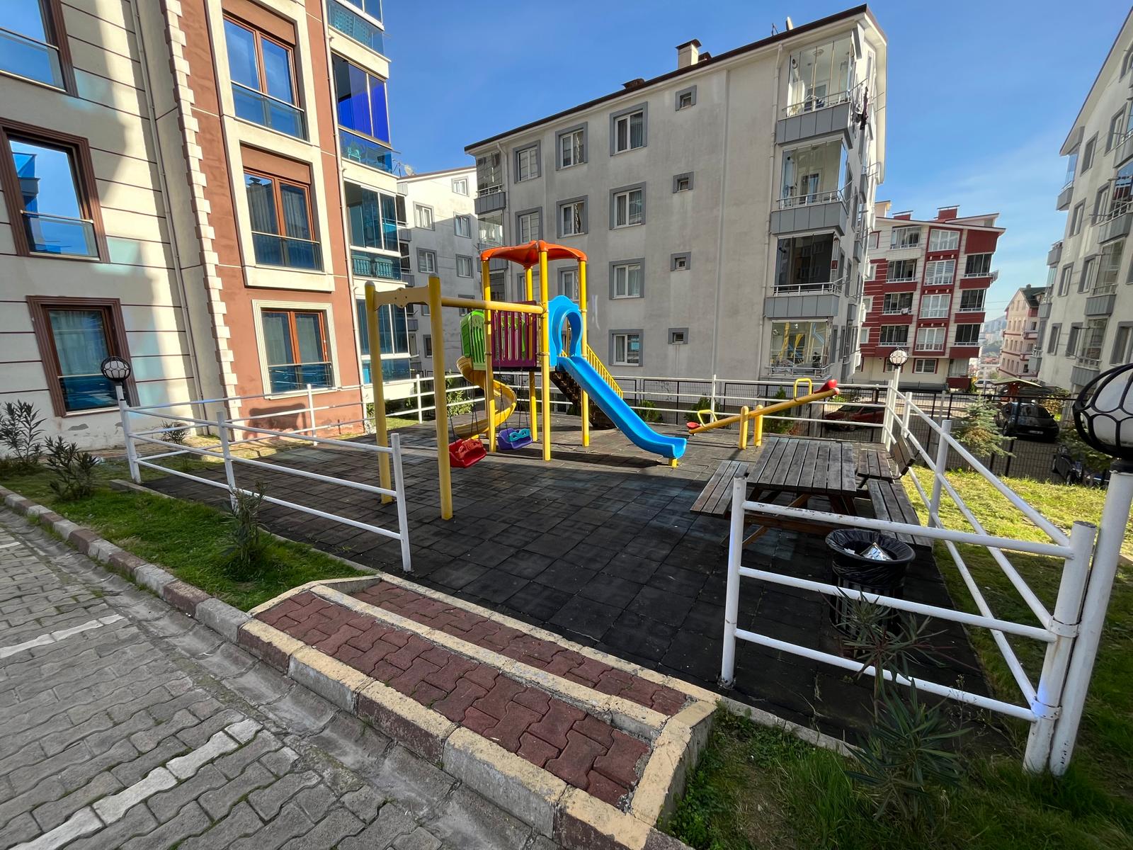 MABEL GAYRİMENKUL-ŞAHİNCİLİ M.-ÇAĞLAYAN SİTESİNDE HAVUZLU 3+1