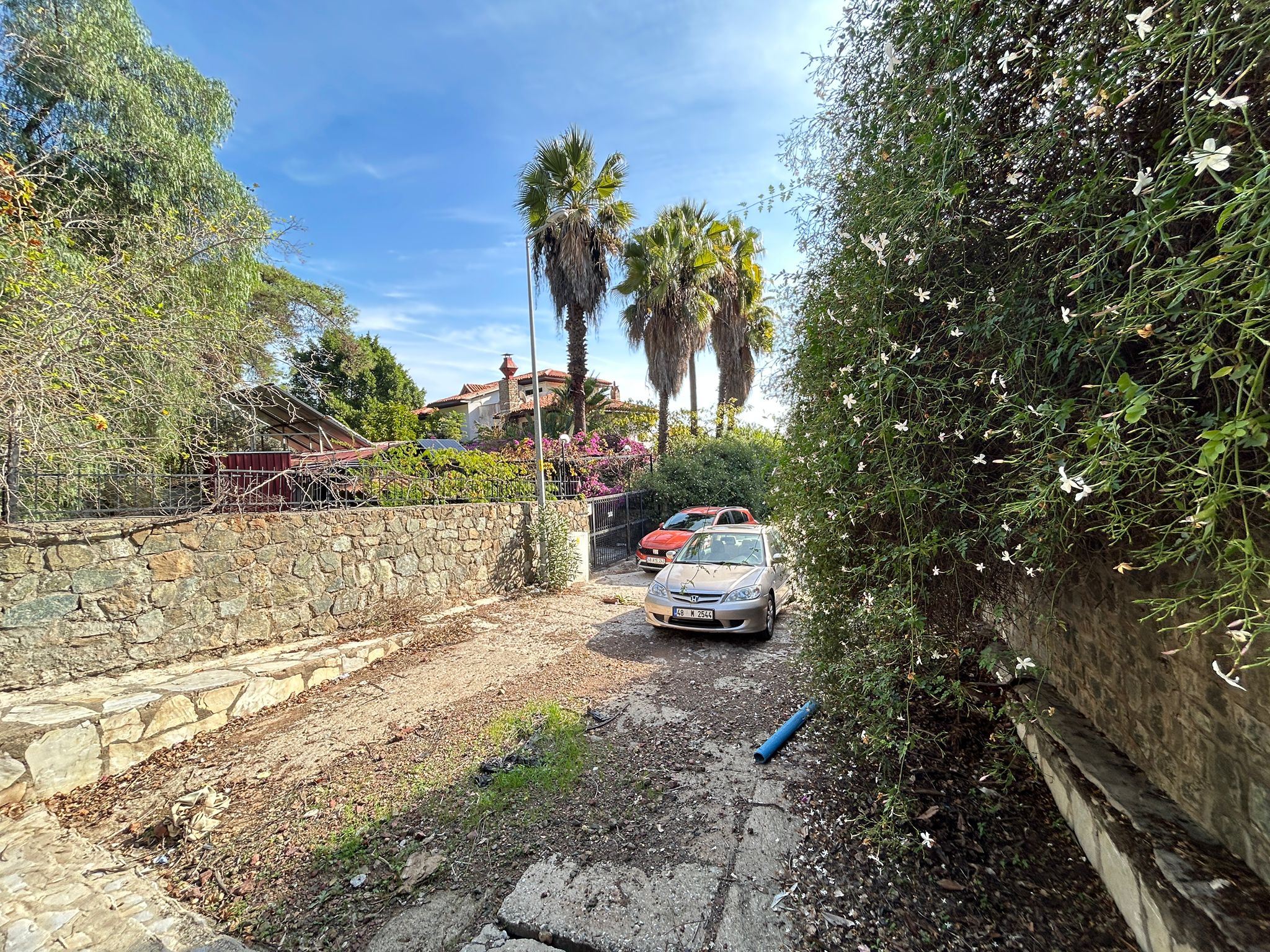 MARMARİS ARMUATALAN'DA DENİZ MANZARALI 431M2 SATILIK ARSA