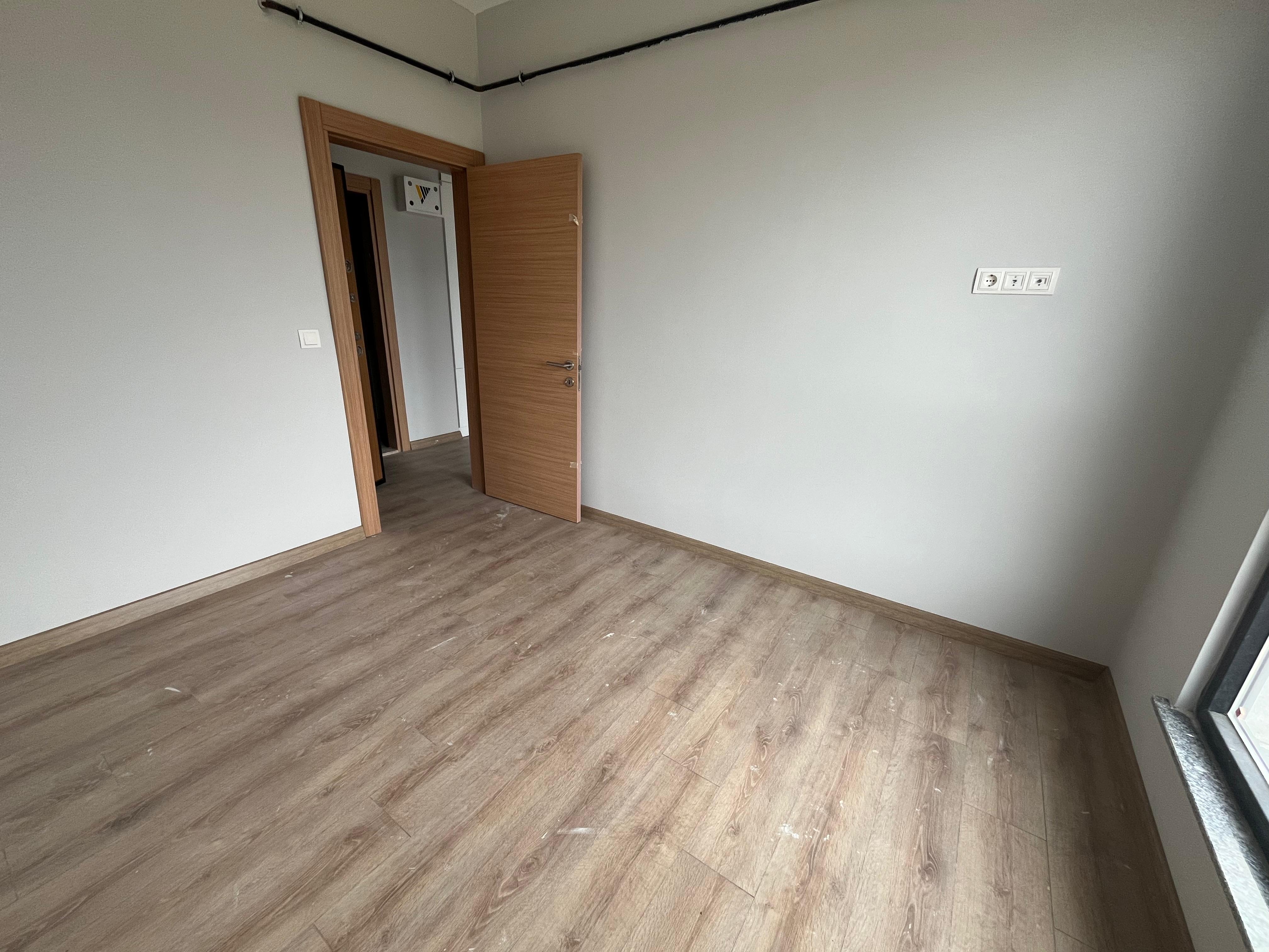 CUMHURİYET MAH. VİRAL İNŞAAT ANA BULVAR ÜZERİ 1+1