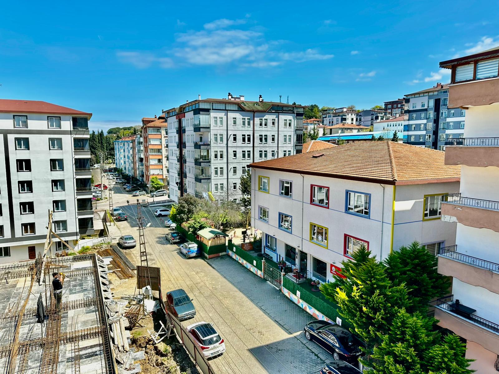 SIFIR ÇARŞI İÇERİSİ OTURUMA HAZIR 2+1 BALKONLU KİRALIK DAİRE