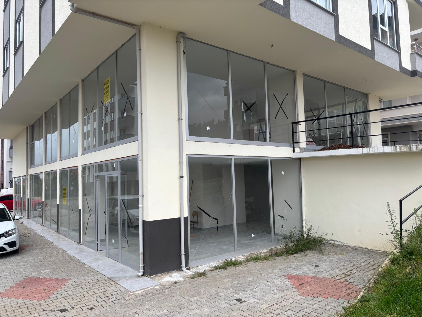 ARSİN YALI MAH. CADDE ÜSTÜ DUBLEKS KİRALIK DÜKKAN