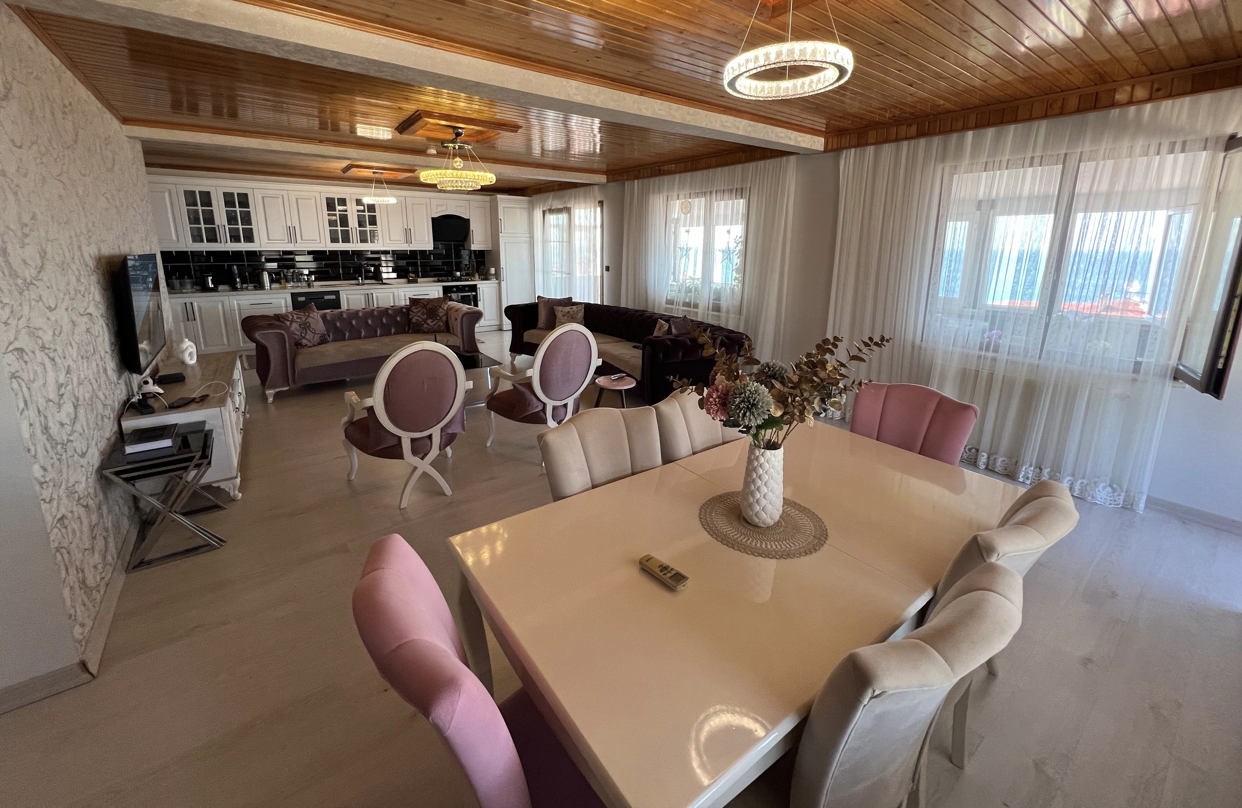 PELİTLİ DE SATILIK 4+1 280 M2 DAİRE