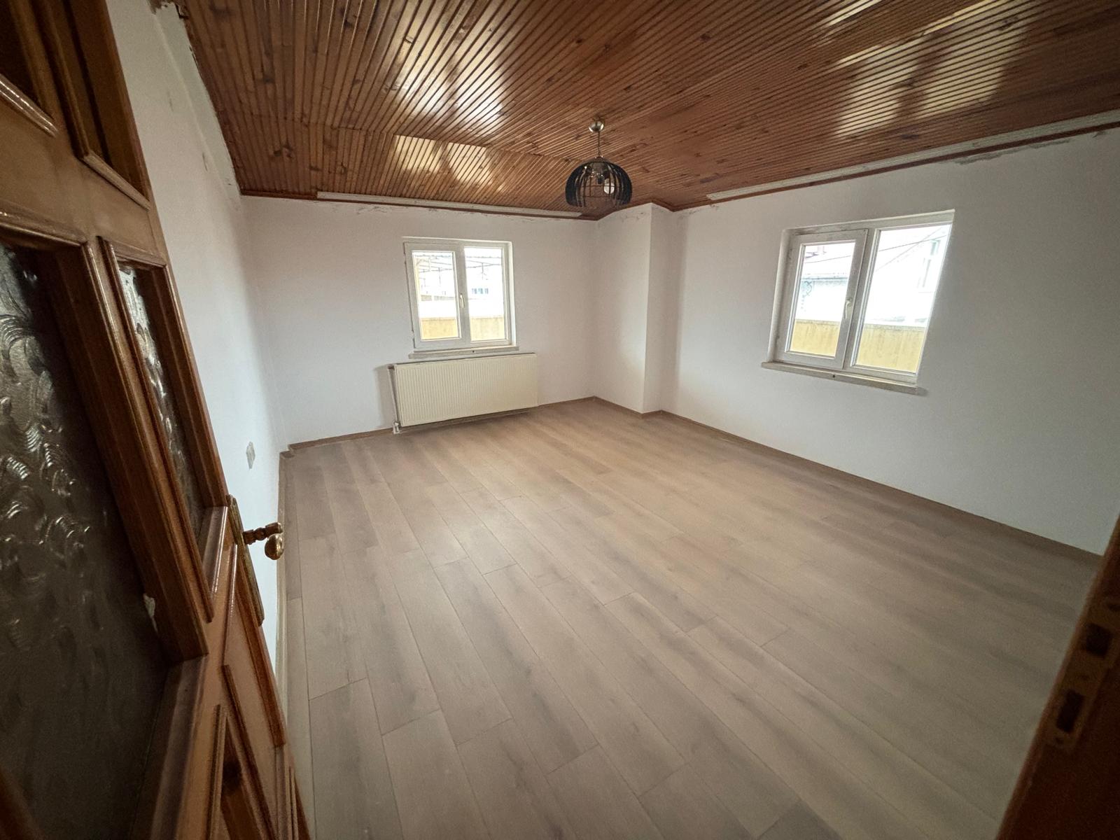 E BEBEK KARŞISI - JANDARMA CADDESİ