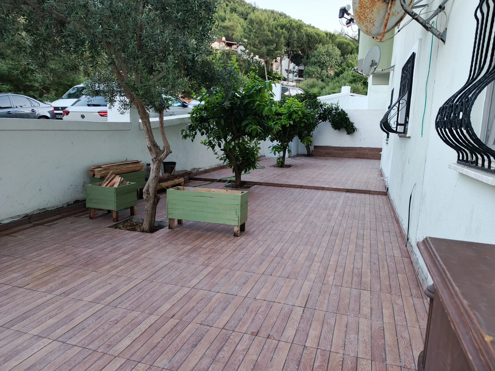 ARMUTALANDA SİTE İÇERİSİNDE MÜSTAKİL GİRİSLİ BAHCE DUBLEKS DAİRE