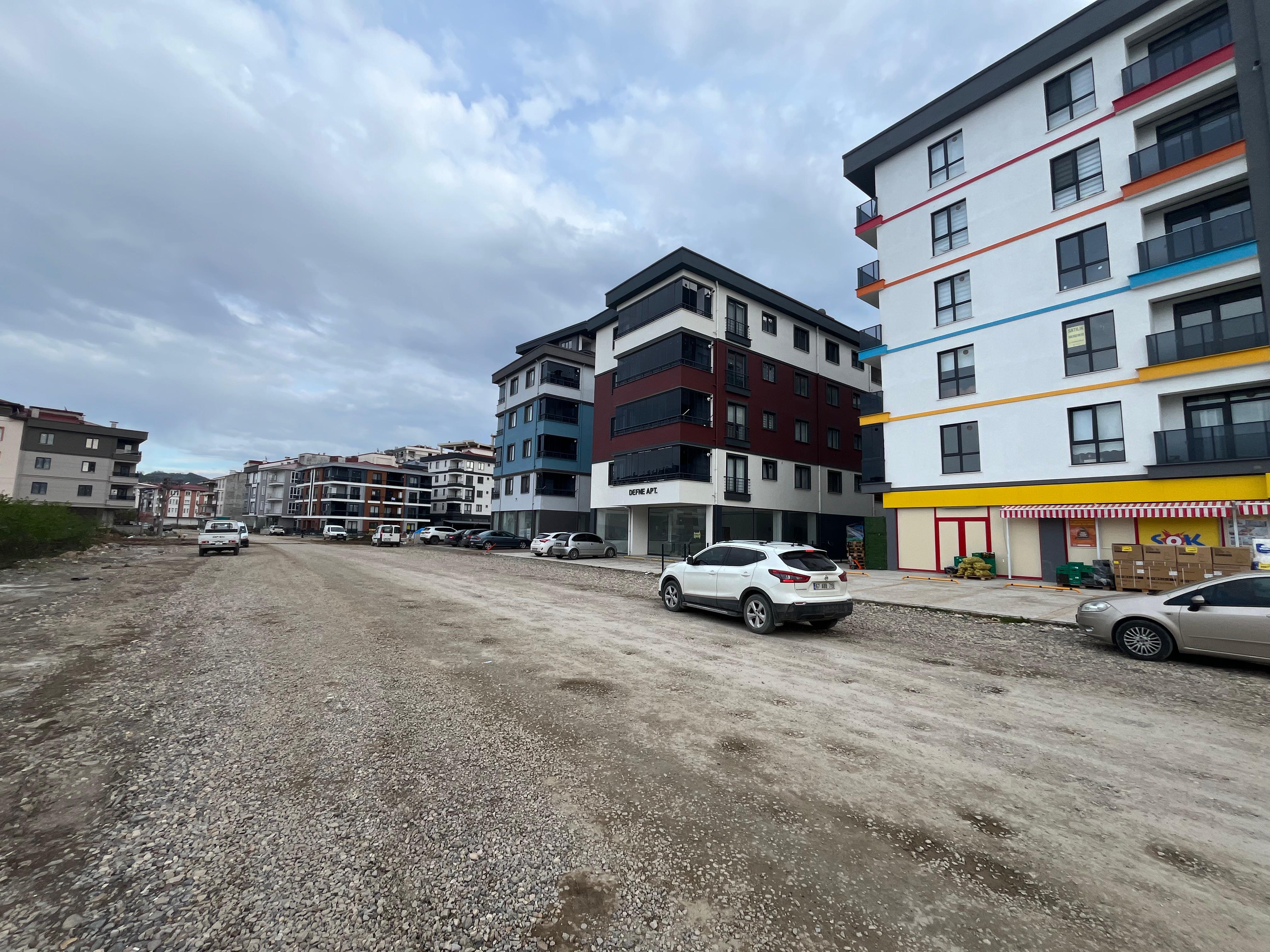 CUMHURİYET MAH. VİRAL İNŞAAT ANA BULVAR ÜZERİ 1+1