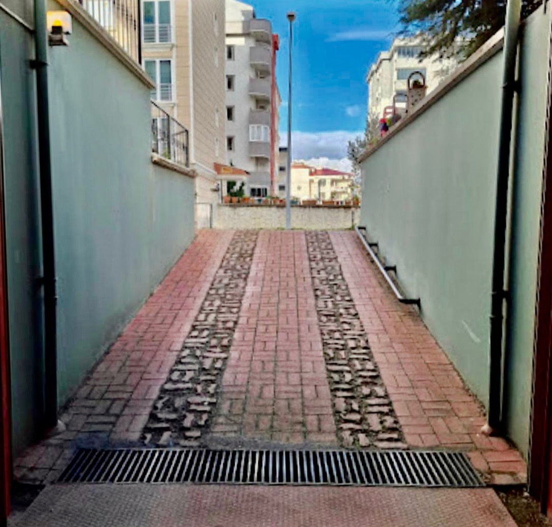 GENİŞ 1+1 ARA KAT KİRALIK DAİRE
