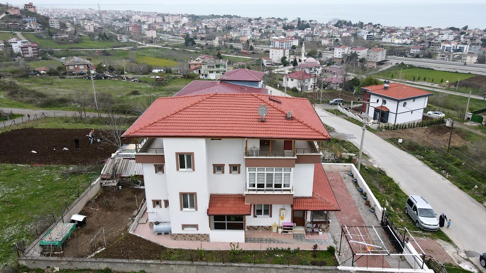 SAMSUN ATAKUM ÇAKIRLARDA DENİZ MANZARALI 3KATLI MÜSTAKİL VİLLA