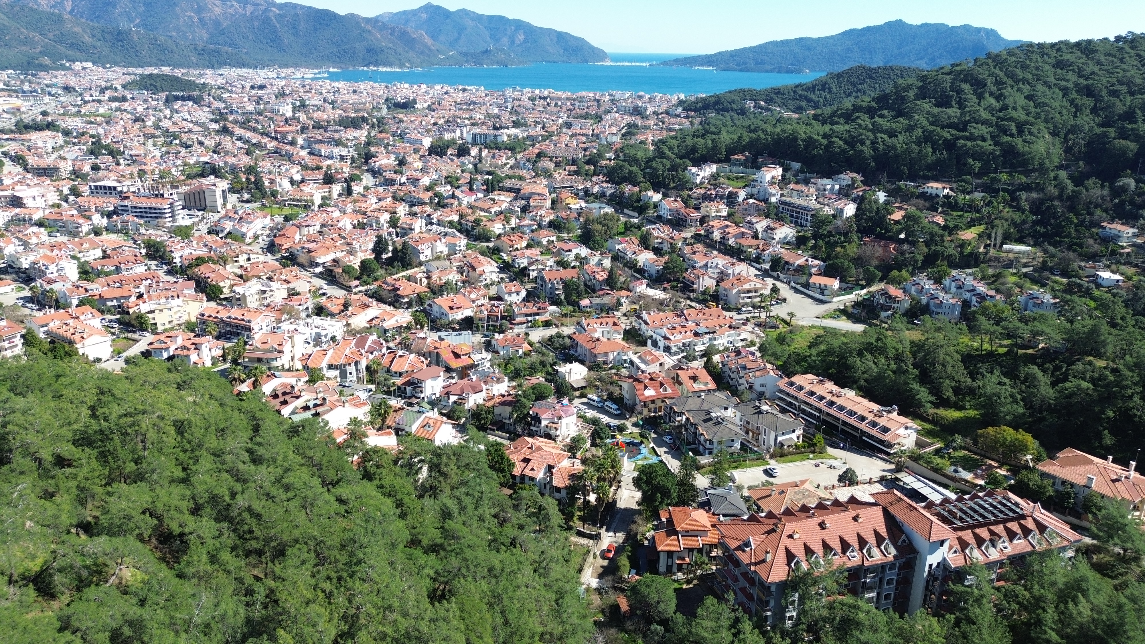 MARMARİS ARMUATALAN'DA DENİZ MANZARALI 431M2 SATILIK ARSA