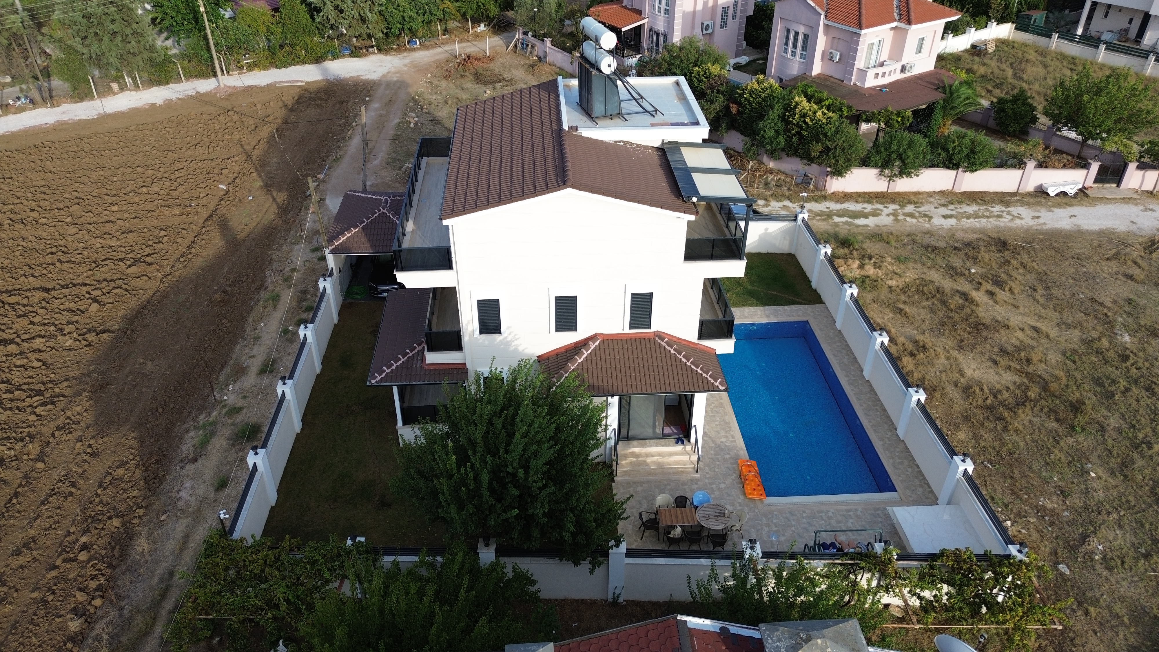 MARMARİS DEĞİRMENYANINDA, 441M2 ARSA İÇİNDE,  ÖZEL OTOPARKLI,  HAVUZLU TAM MÜSTAKİL 4+1 VİLLA