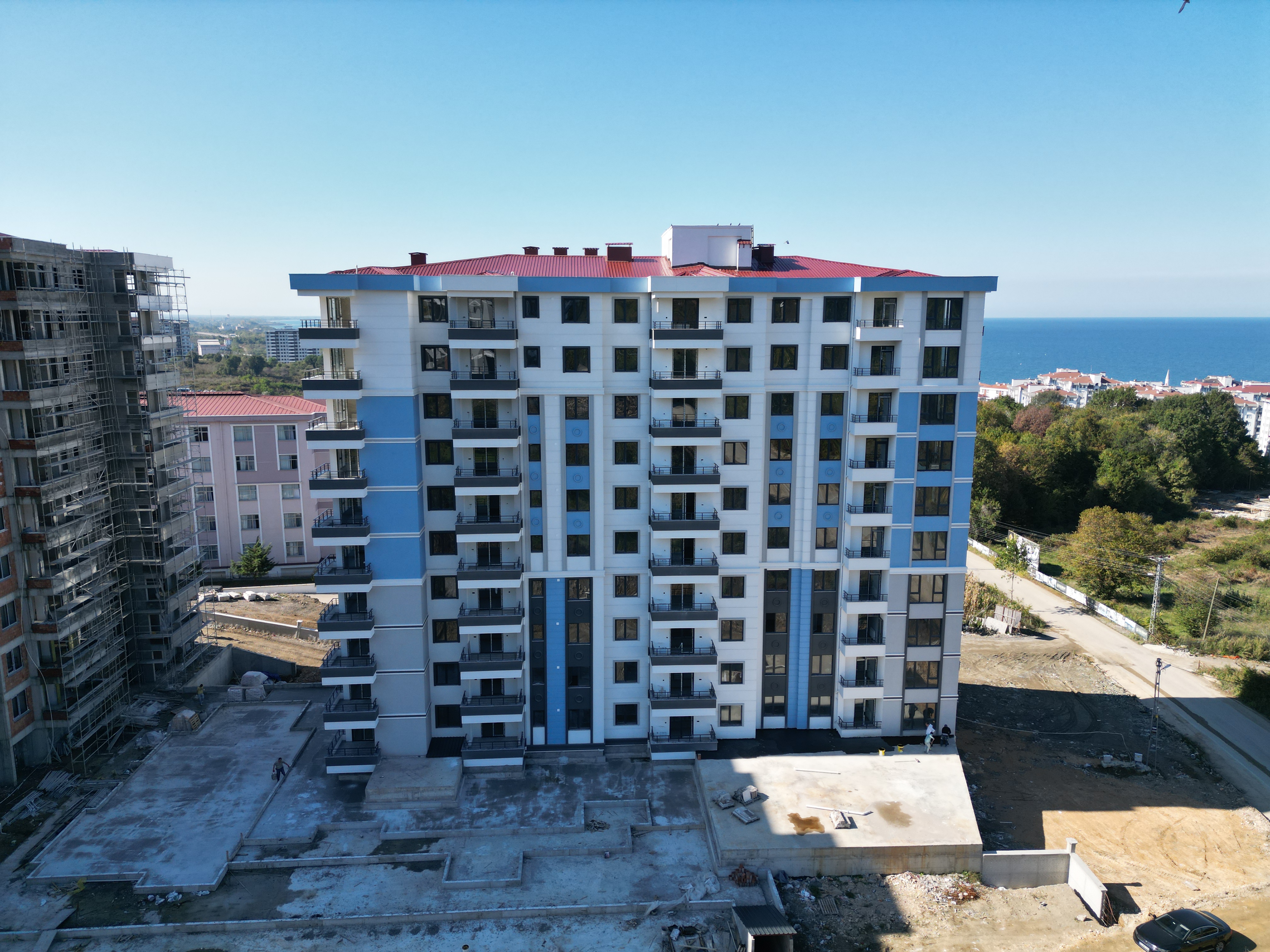 GÖLEVİ BATIPARK KARŞISI DENİZ,SAHİL,PLAJ YANINDA 2+1 BAHÇE KATI