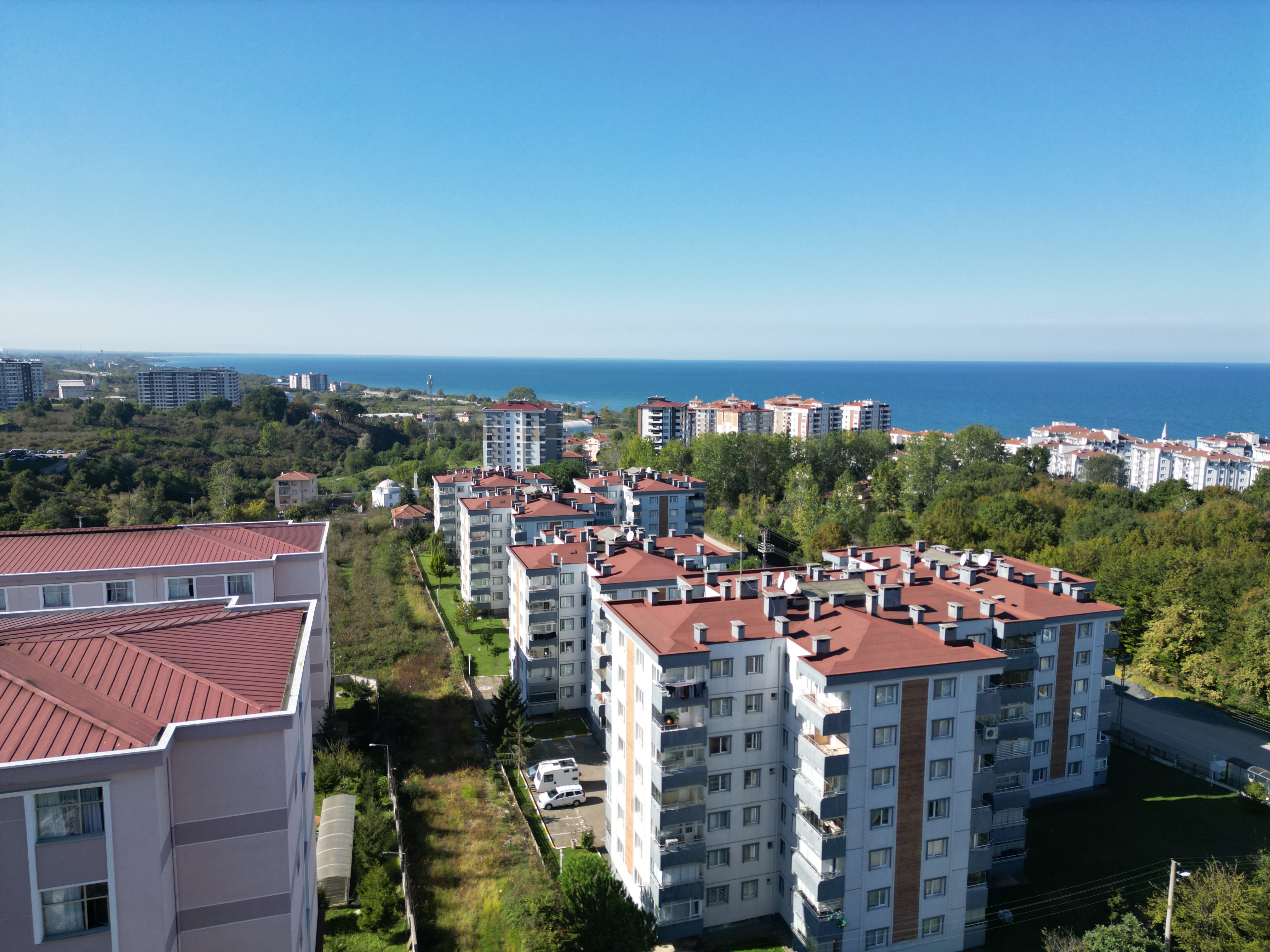 GÖLEVİ BATIPARK KARŞISI DENİZ,SAHİL,PLAJ YANINDA 2+1 BAHÇE KATI