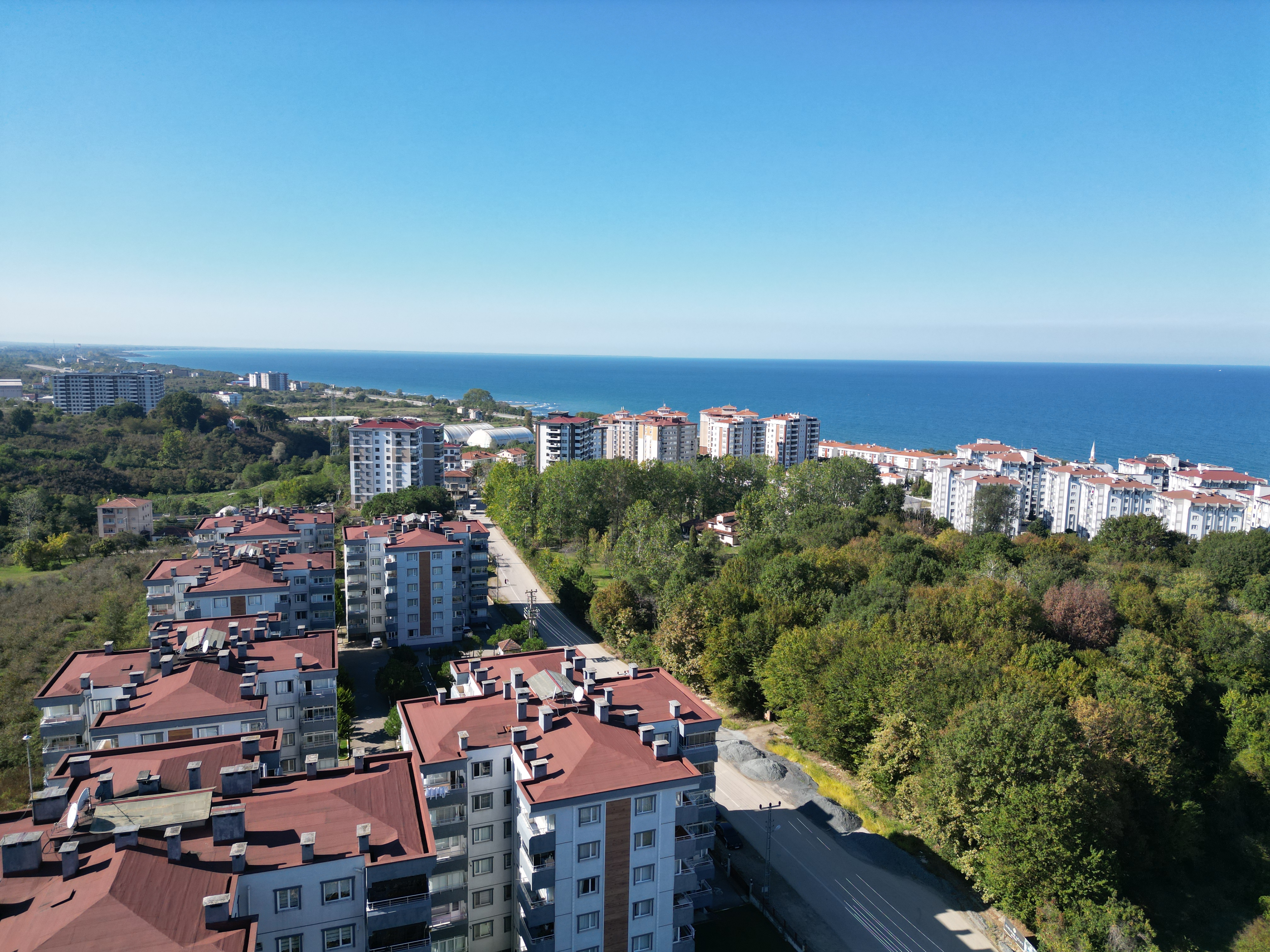 GÖLEVİ BATIPARK KARŞISI DENİZ,SAHİL,PLAJ YANINDA 2+1 BAHÇE KATI