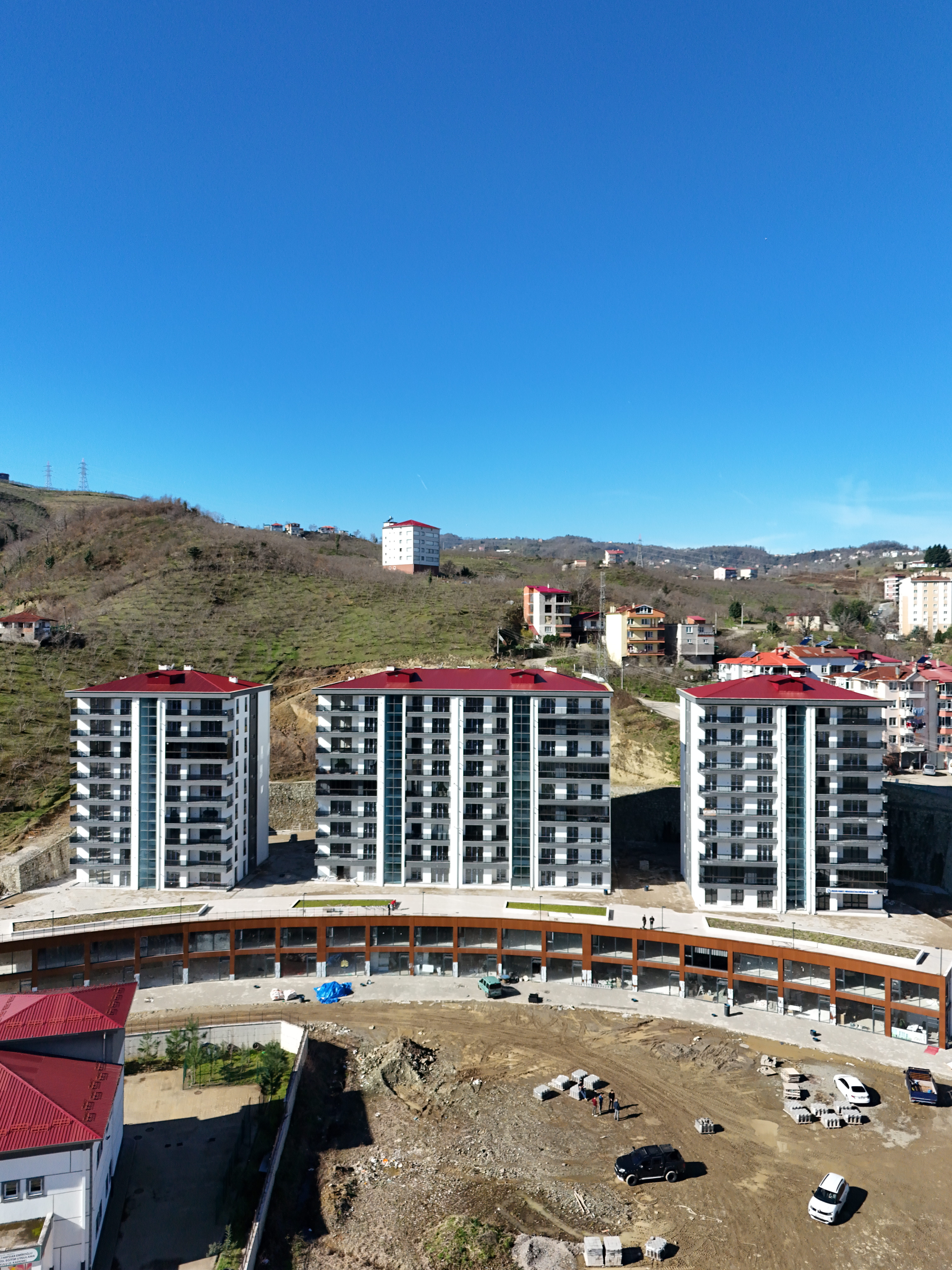 AKSU MAH. STADYUM CADDE EVLERİ C BLOK SATILIK 3+1