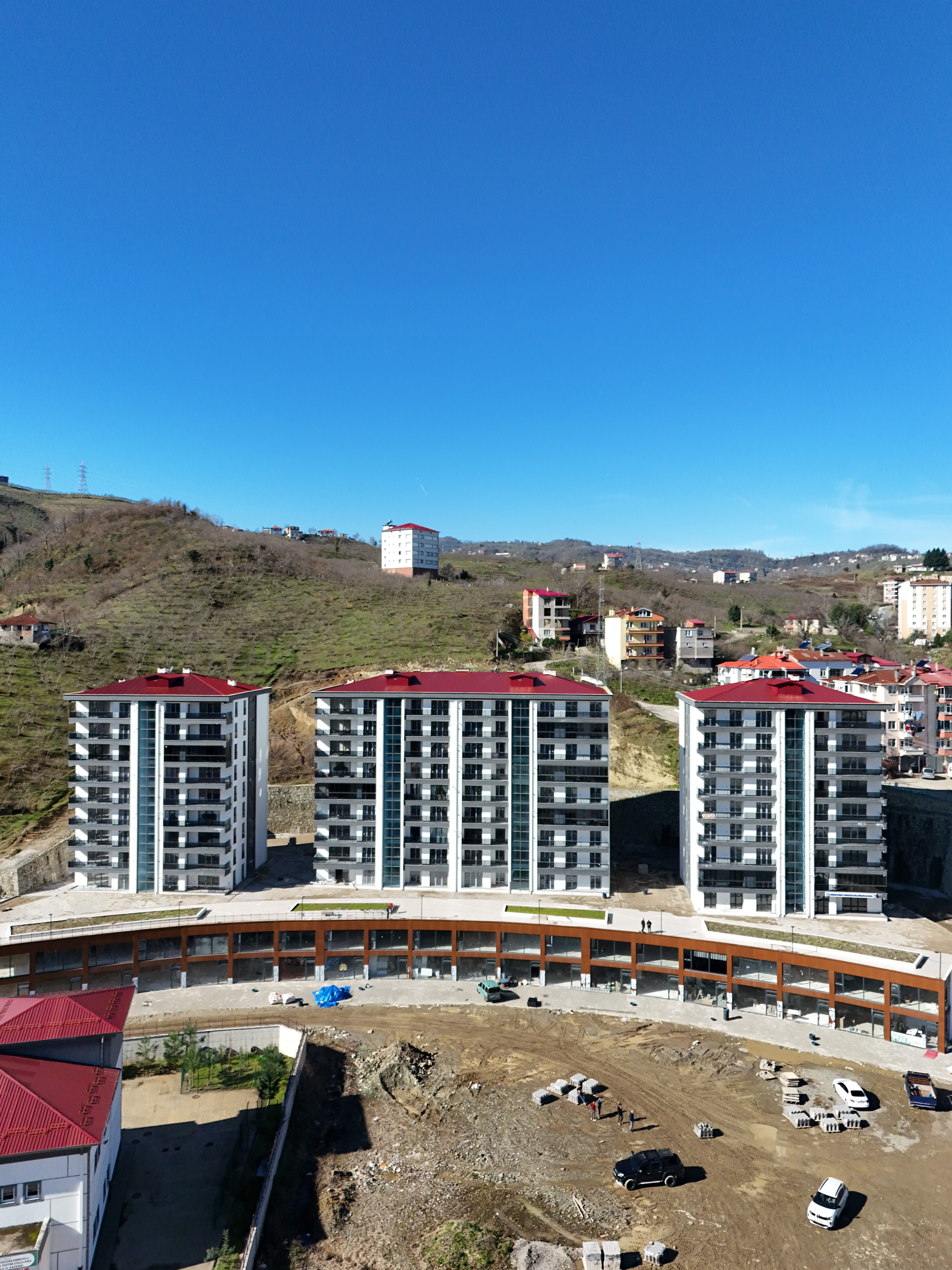 AKSU MAH. STADYUM CADDE EVLERİ C BLOK SATILIK 3+1