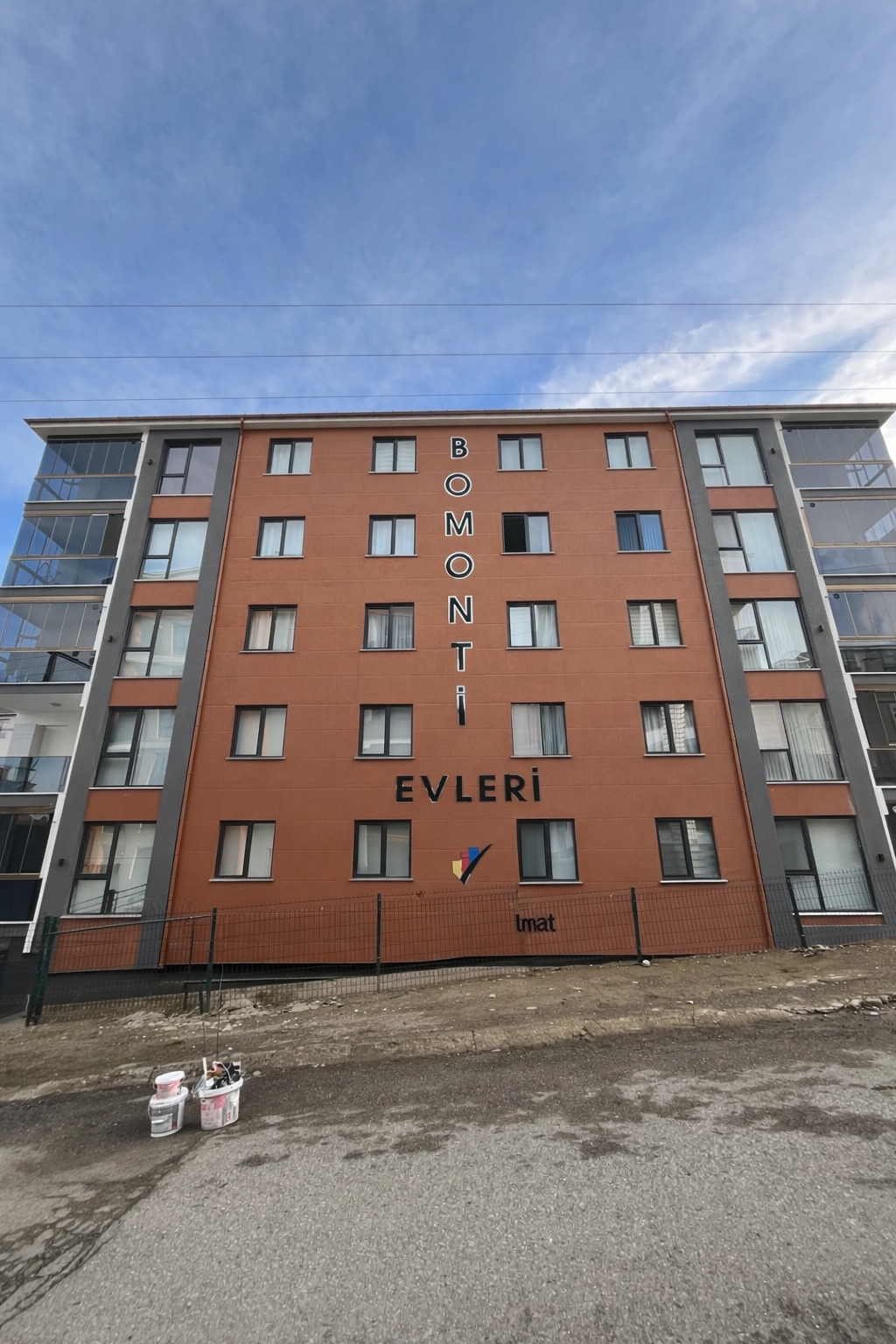 BOMONTİ EVLERİ 2+1 KİRALIK