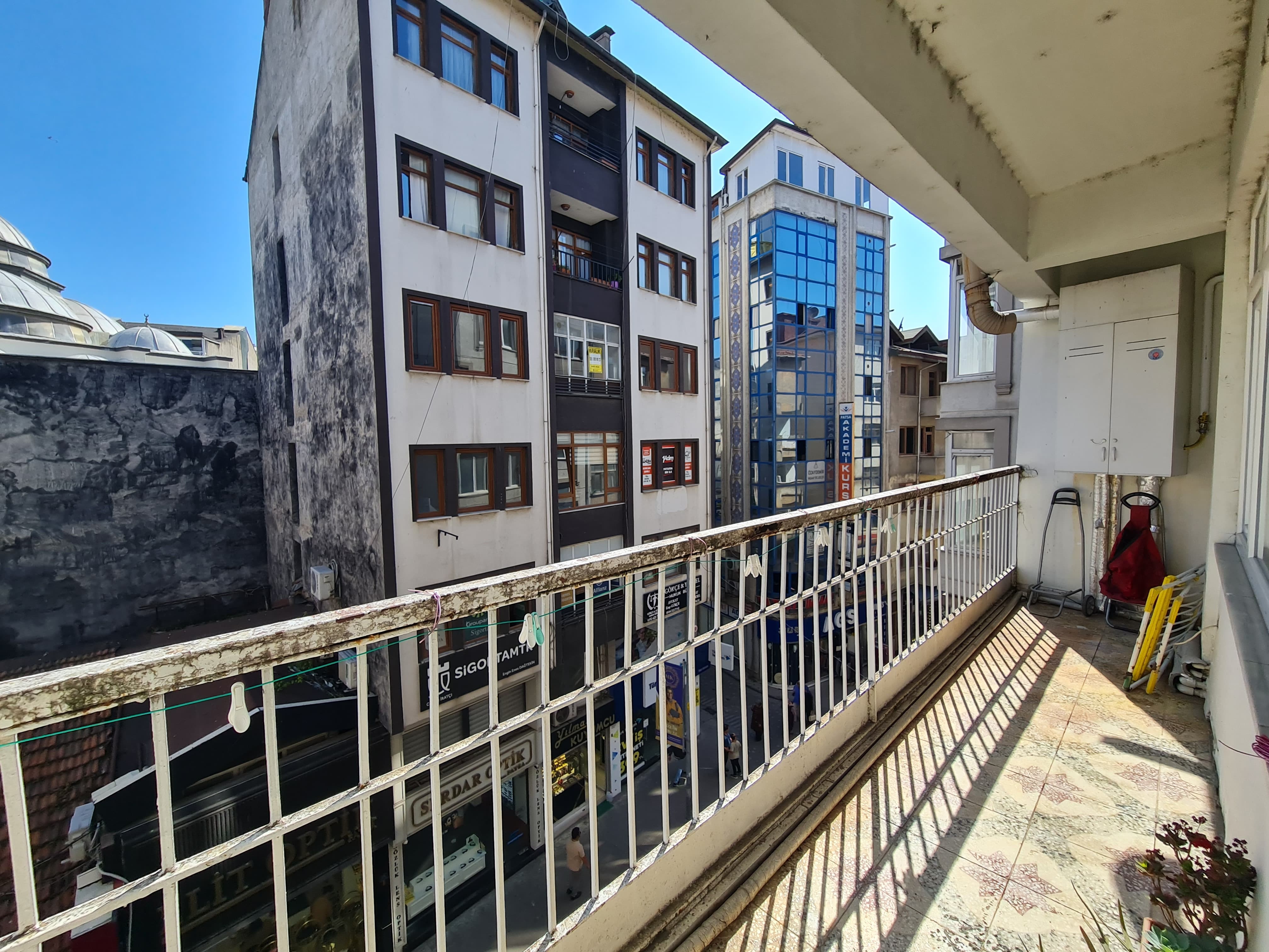 DUMLUPINAR'da SAHİLE 20 METRE MESAFEDE SATILIK 3+1