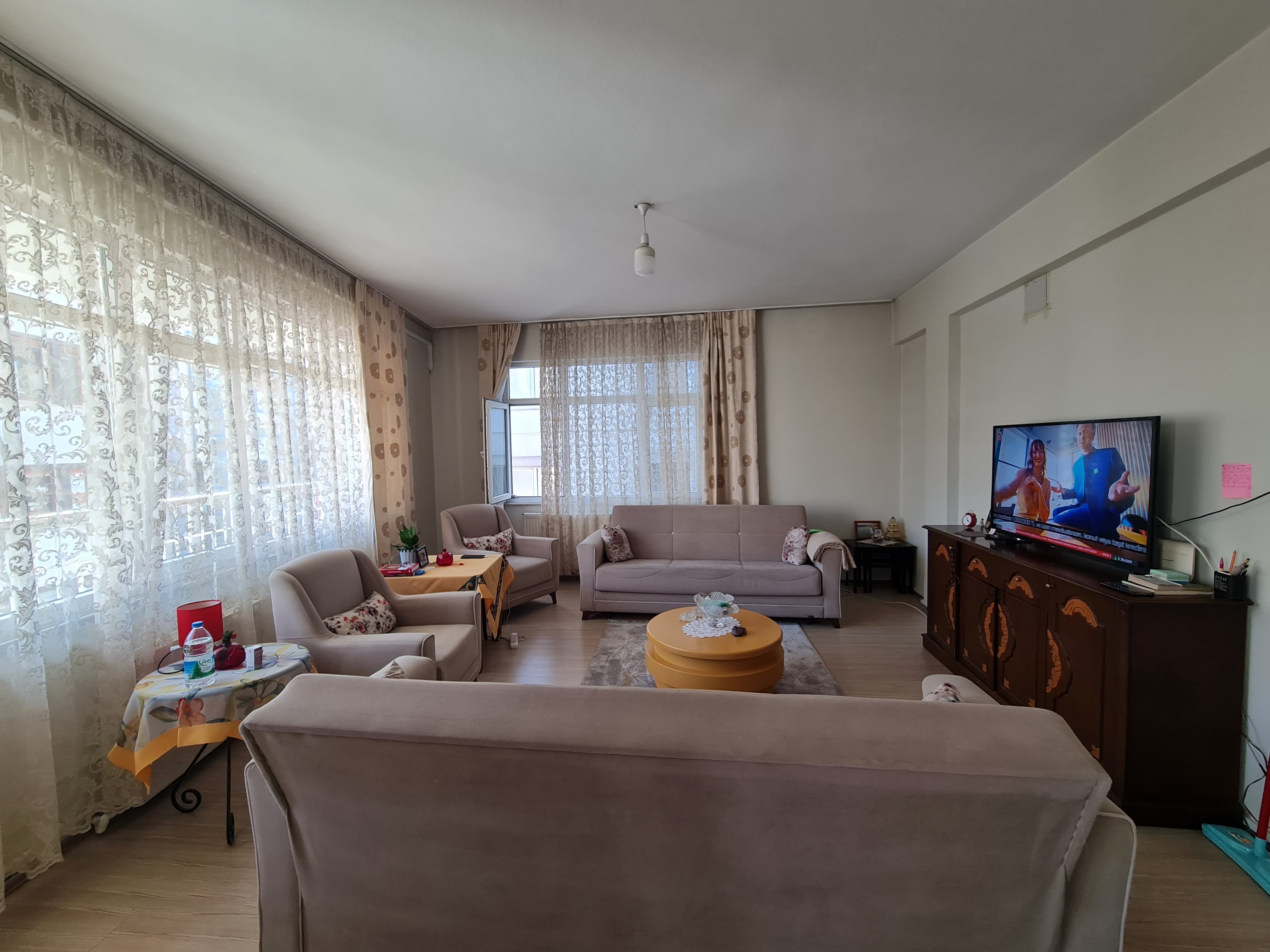 DUMLUPINAR'da SAHİLE 20 METRE MESAFEDE SATILIK 3+1