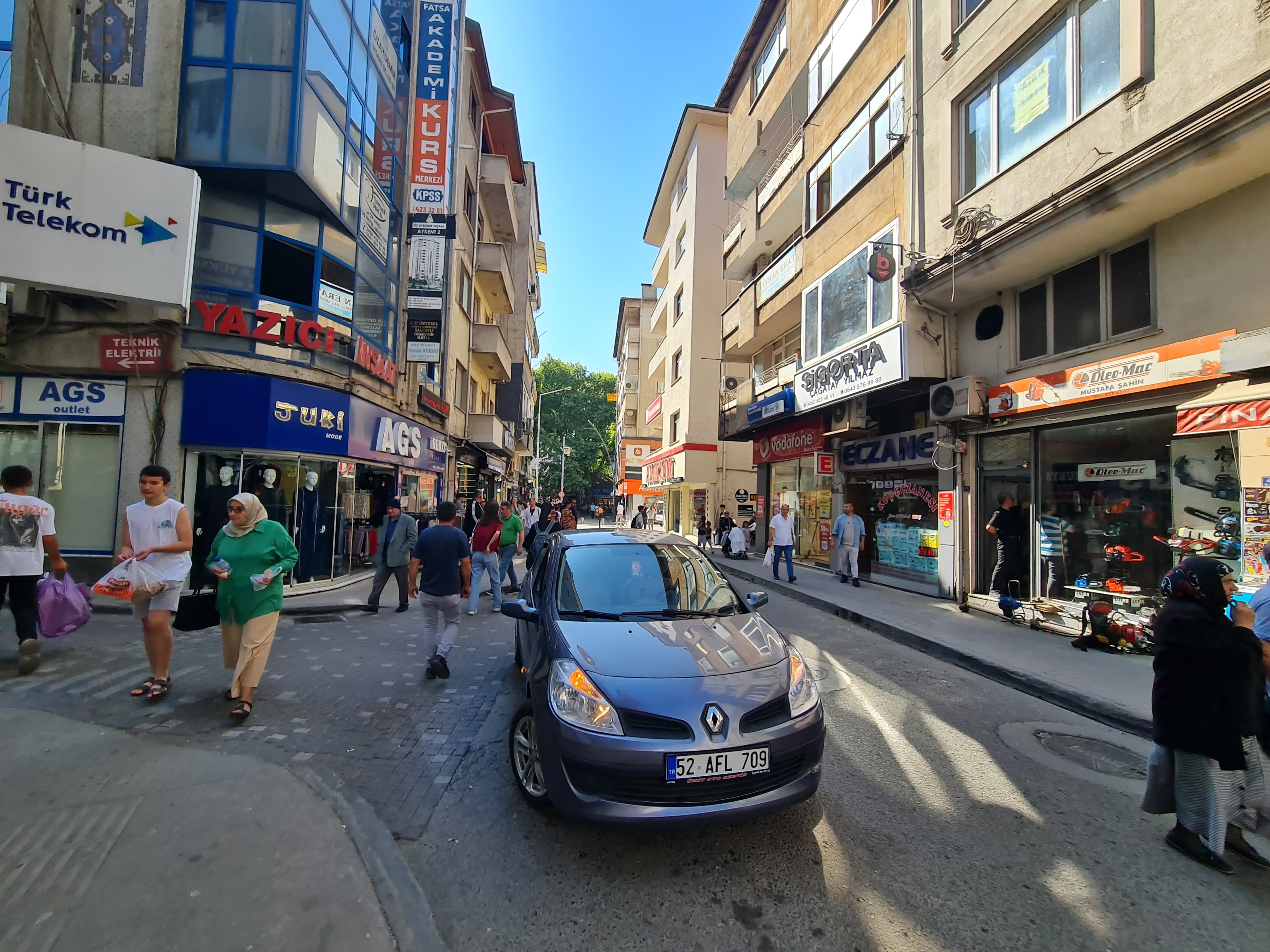 DUMLUPINAR'da SAHİLE 20 METRE MESAFEDE SATILIK 3+1