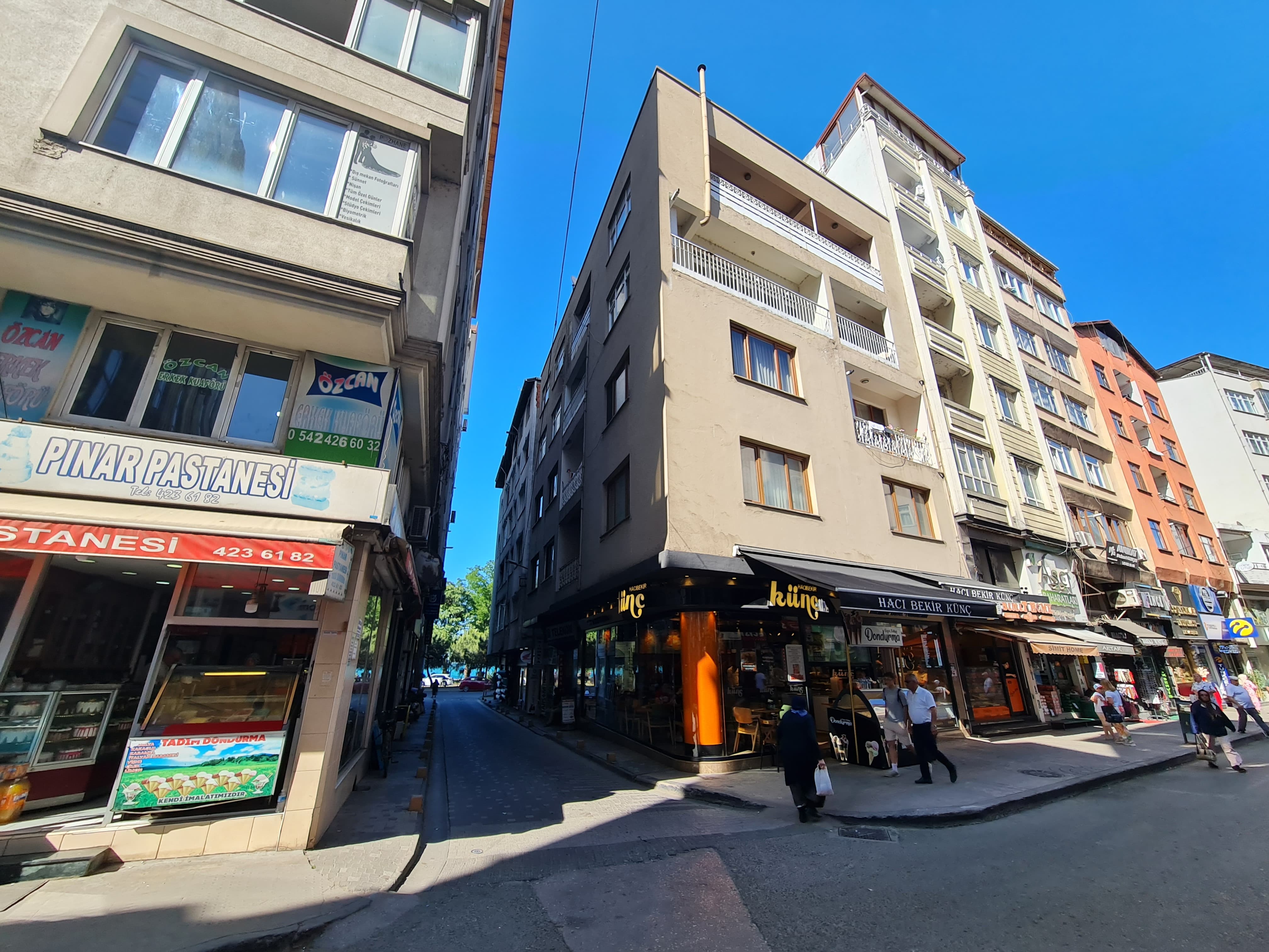 DUMLUPINAR'da SAHİLE 20 METRE MESAFEDE SATILIK 3+1