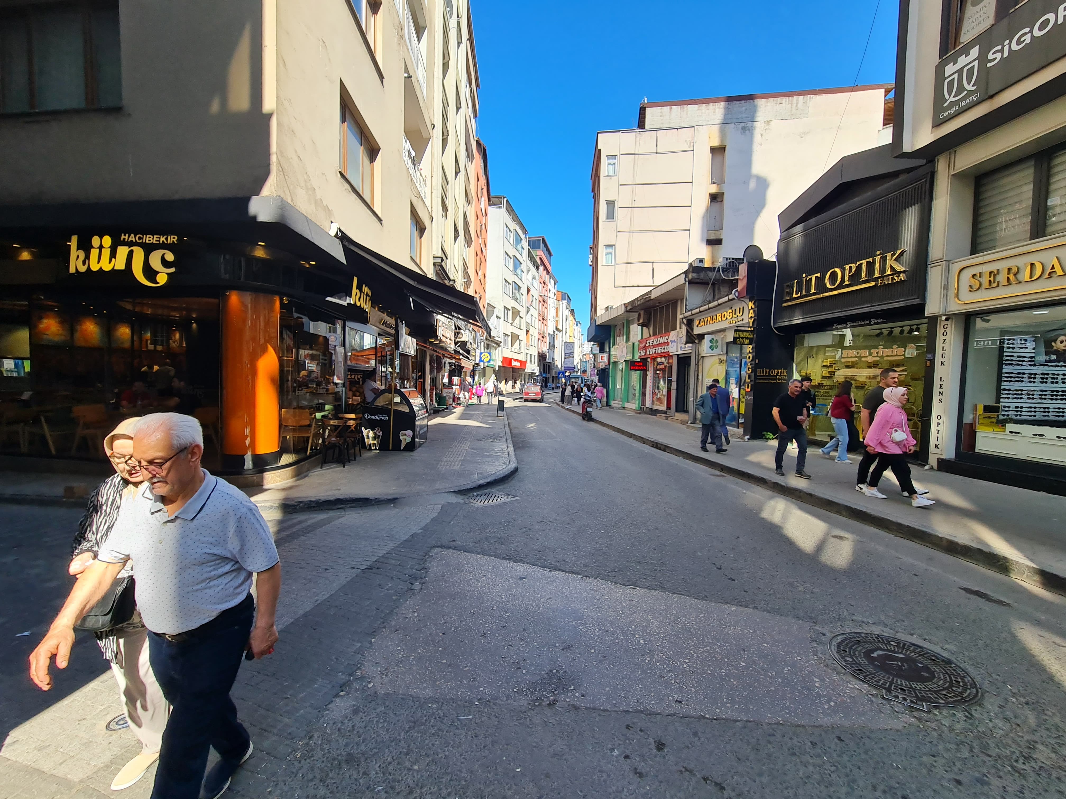 DUMLUPINAR'da SAHİLE 20 METRE MESAFEDE SATILIK 3+1