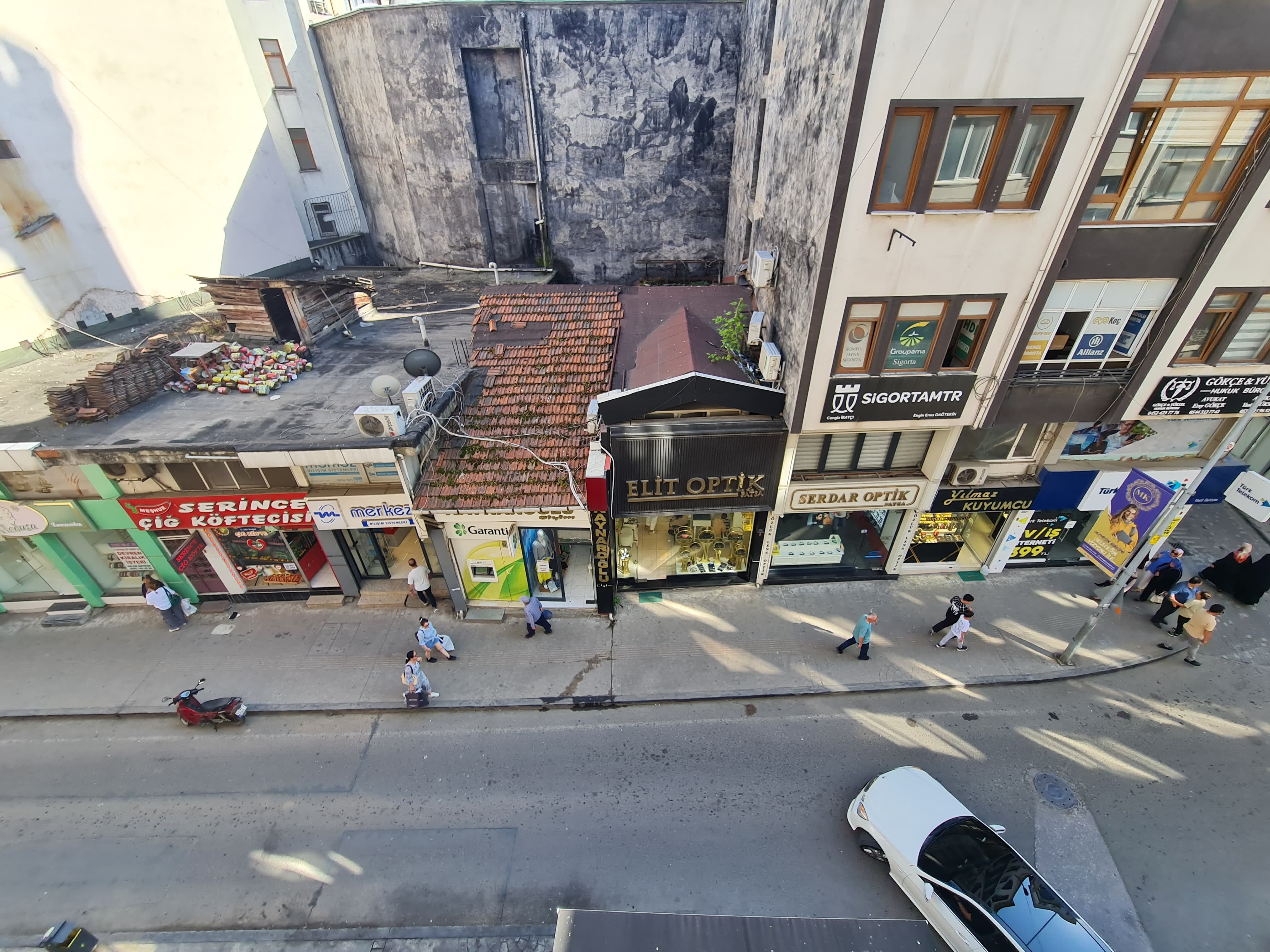 DUMLUPINAR'da SAHİLE 20 METRE MESAFEDE SATILIK 3+1