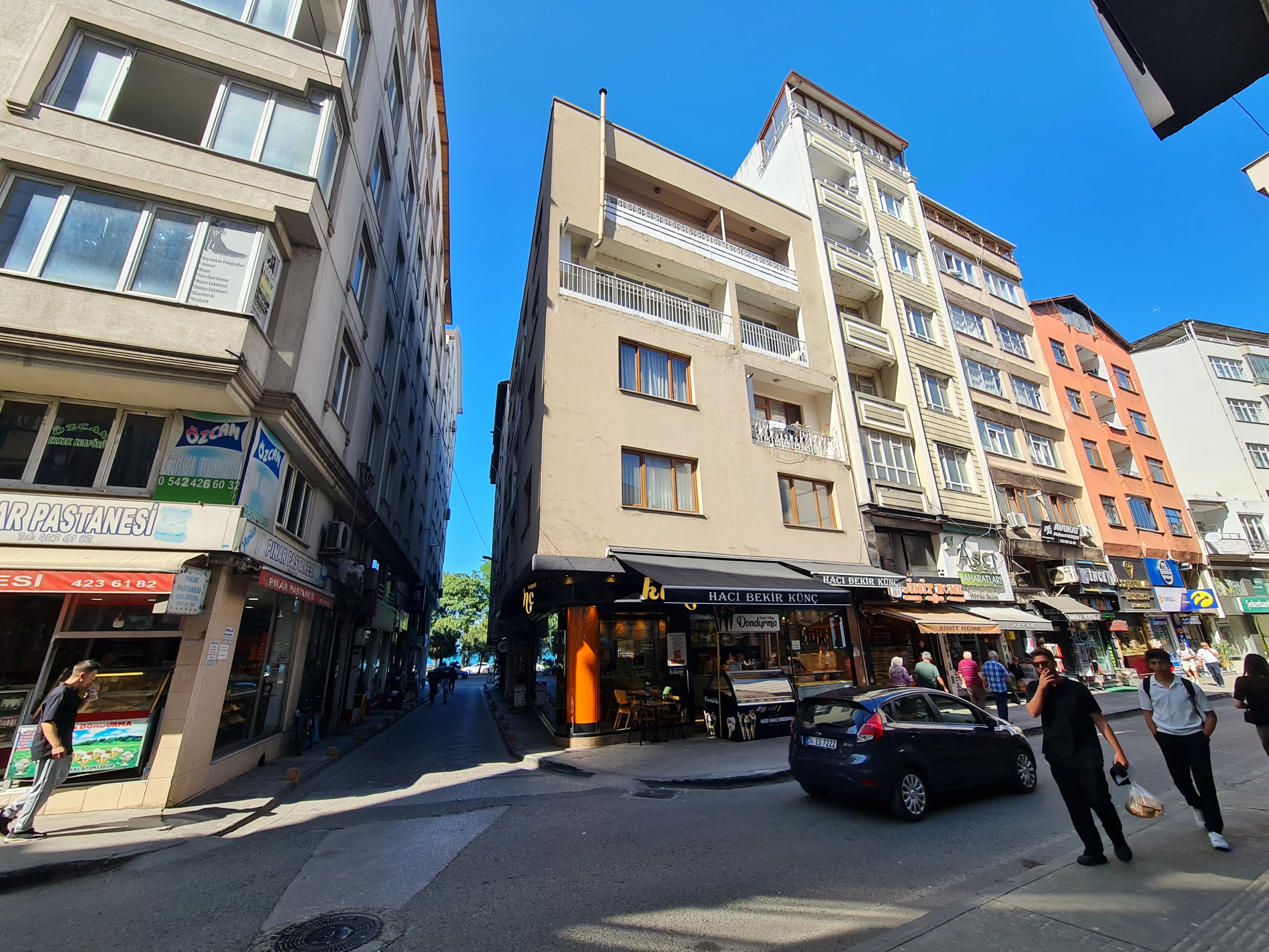 DUMLUPINAR'da SAHİLE 20 METRE MESAFEDE SATILIK 3+1