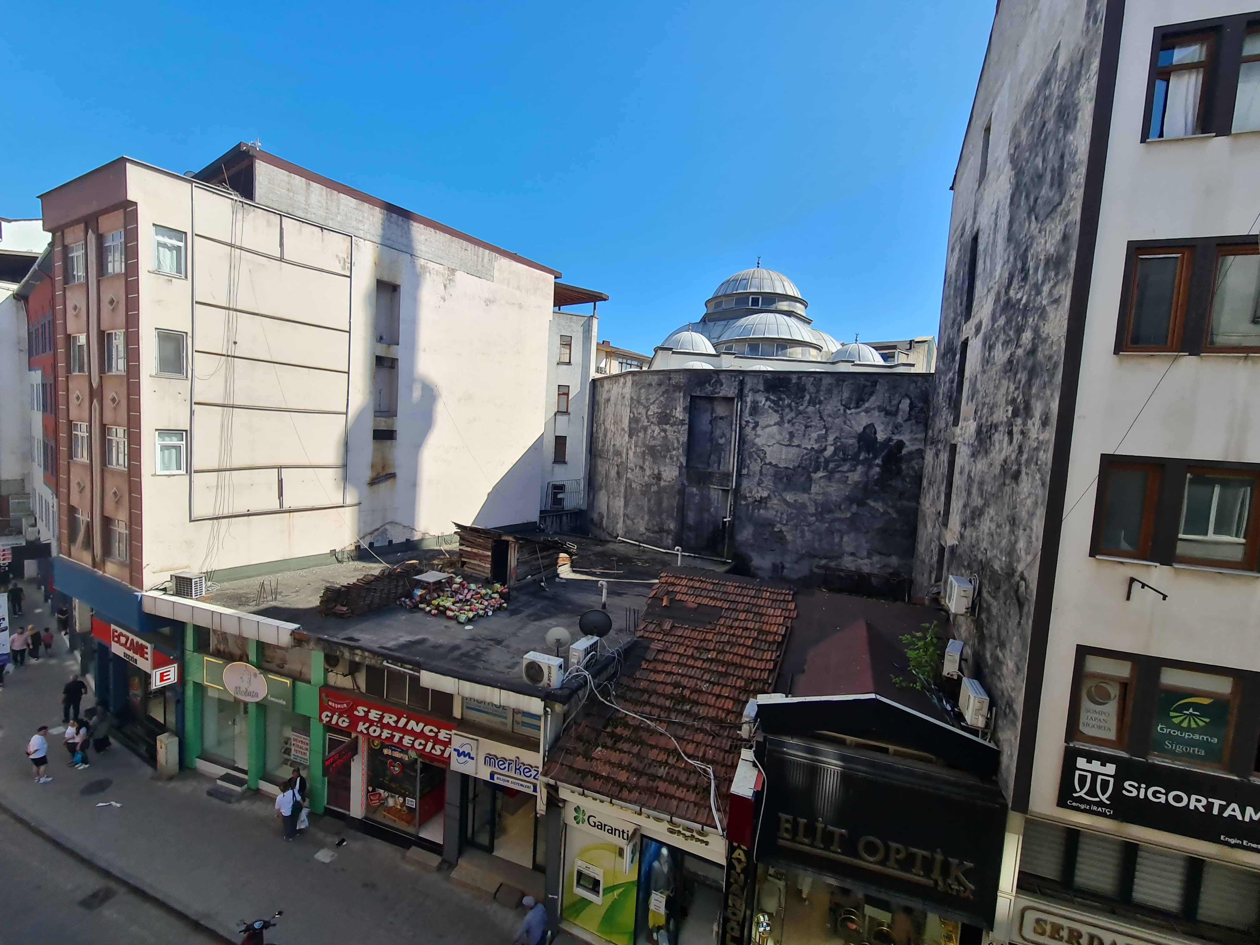 DUMLUPINAR'da SAHİLE 20 METRE MESAFEDE SATILIK 3+1