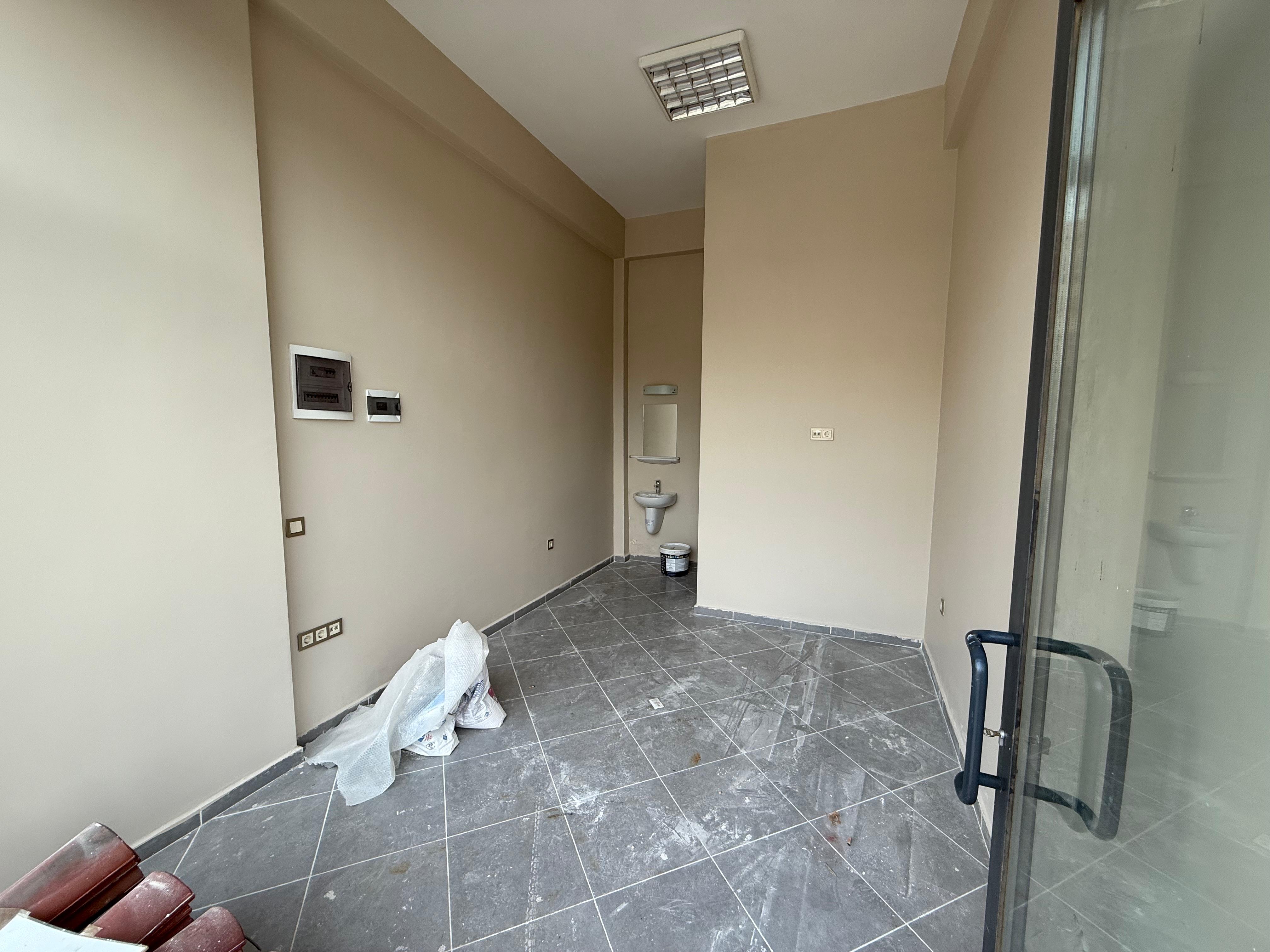 Cumhuriyet Mah. Öğretmenevi Karşısında Kiralık işyeri/Dükkan