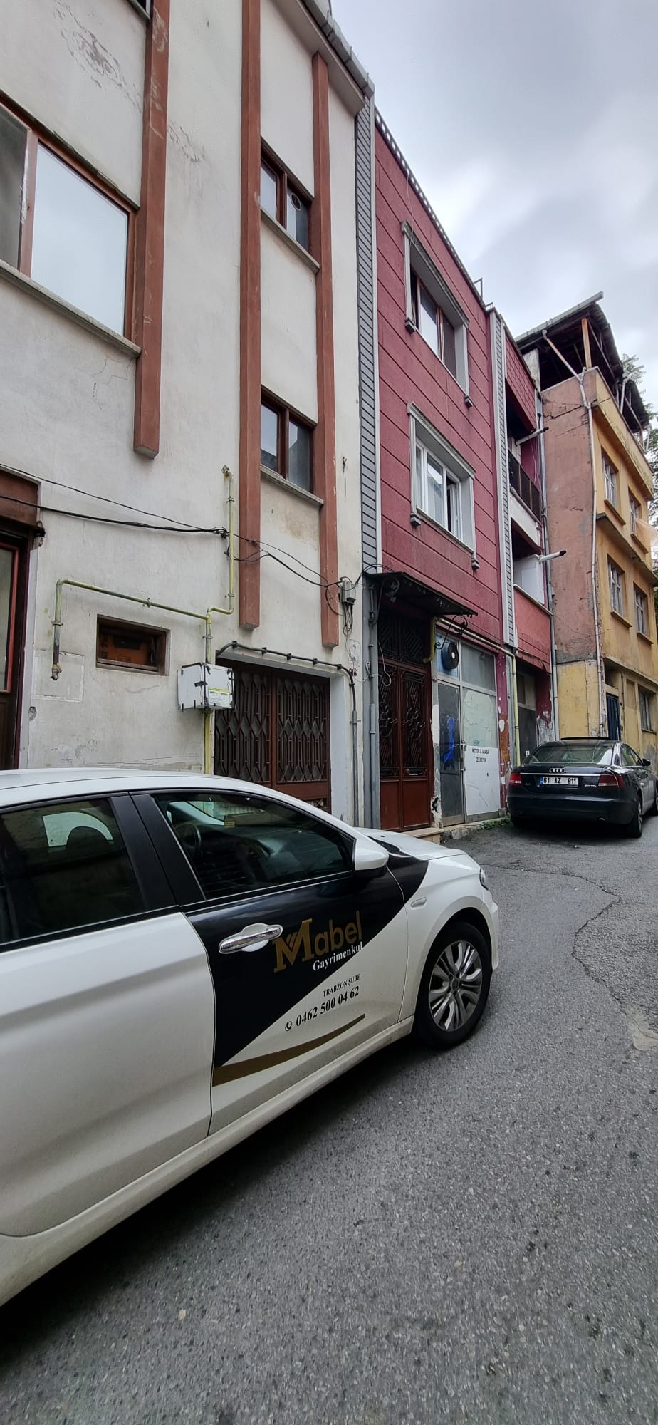 MABEL GAYRİMENKUL TAKSİM KARAKOLU ARKASI TEMİZ 3+1 DAİRE