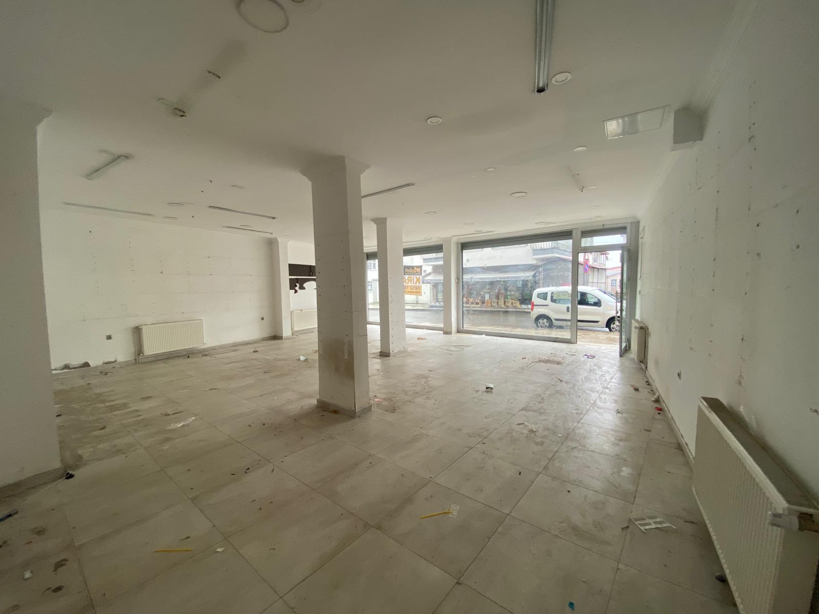 FATSA HASTANE YOLU ÜZERİ KİRALIK 100M2 GENİŞ DÜKKAN