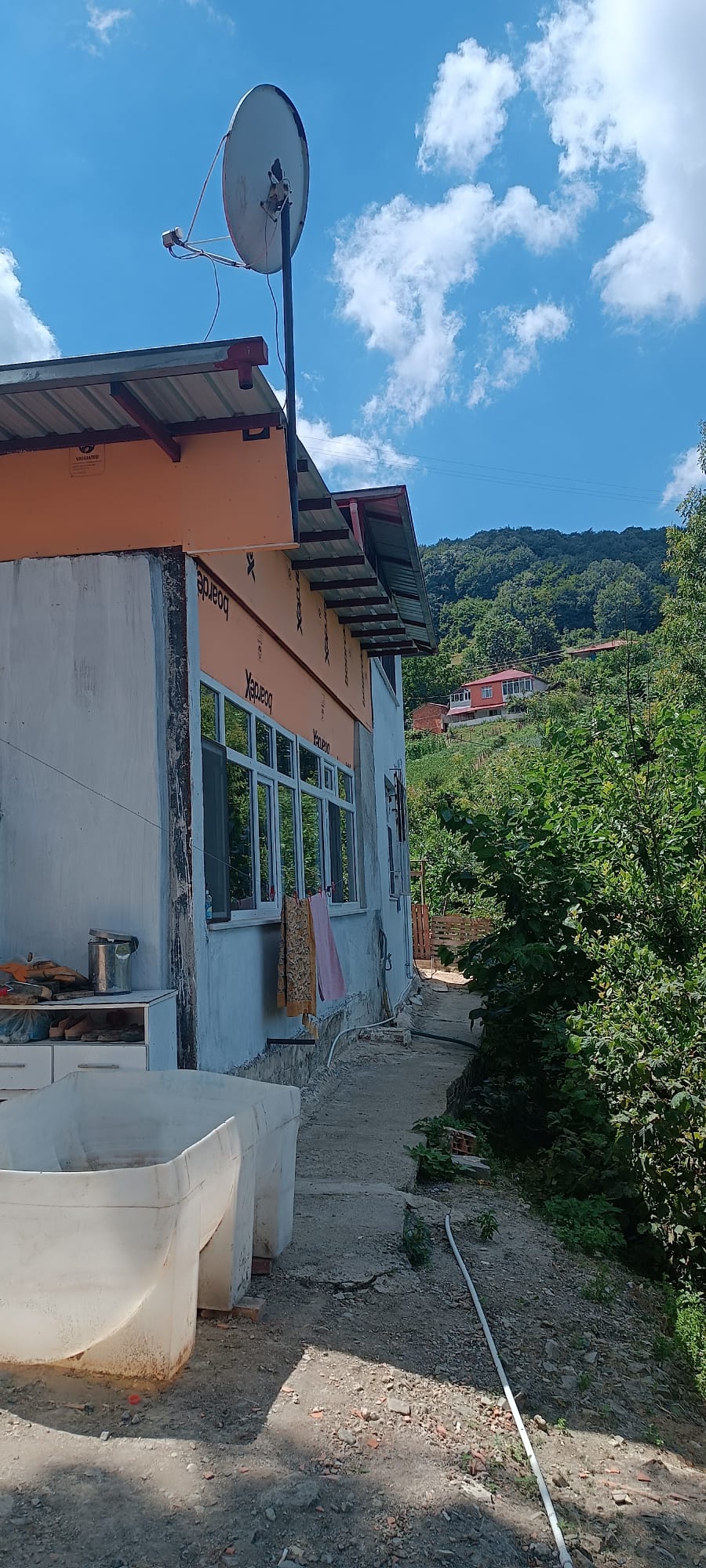 KIZILOĞLAK EV VE TARLA