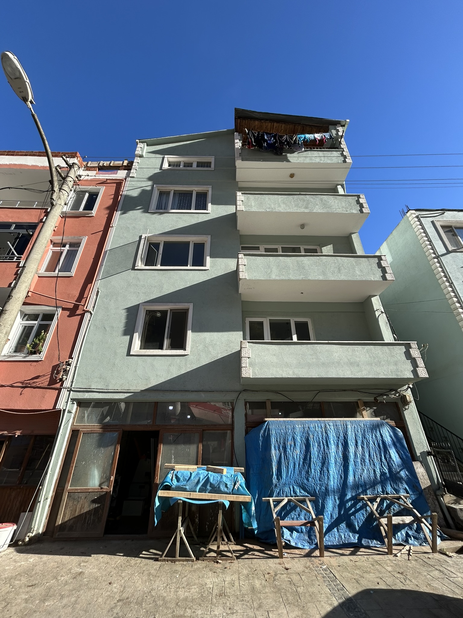 DERELİ KOMPLE SATILIK BİNA VE ARSASI